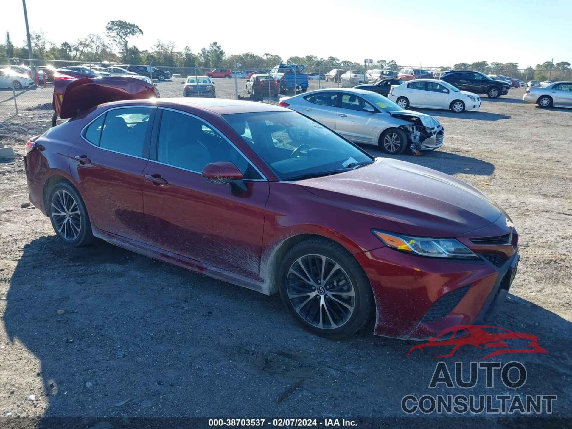 TOYOTA CAMRY 2018 - 4T1B11HK8JU652467