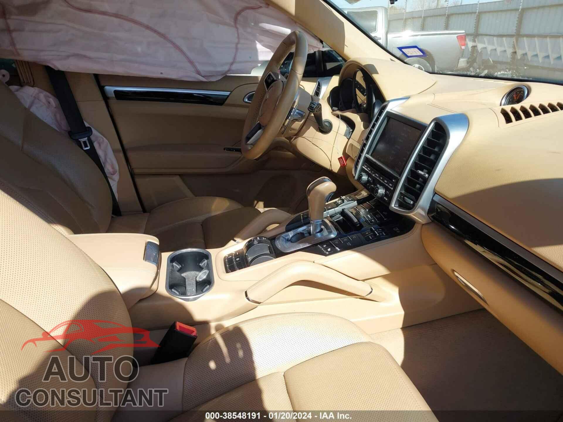 PORSCHE CAYENNE 2016 - WP1AA2A23GKA37196