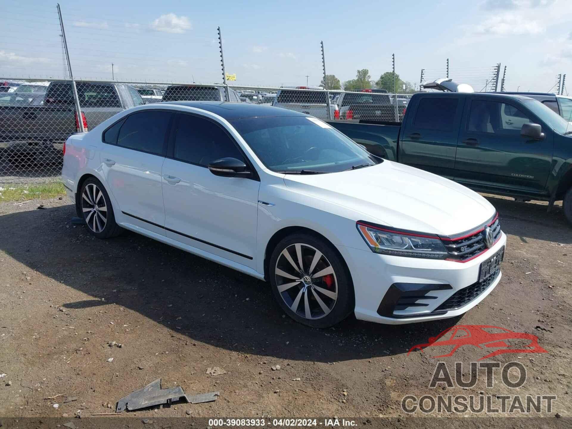 VOLKSWAGEN PASSAT 2018 - 1VWJM7A39JC050032