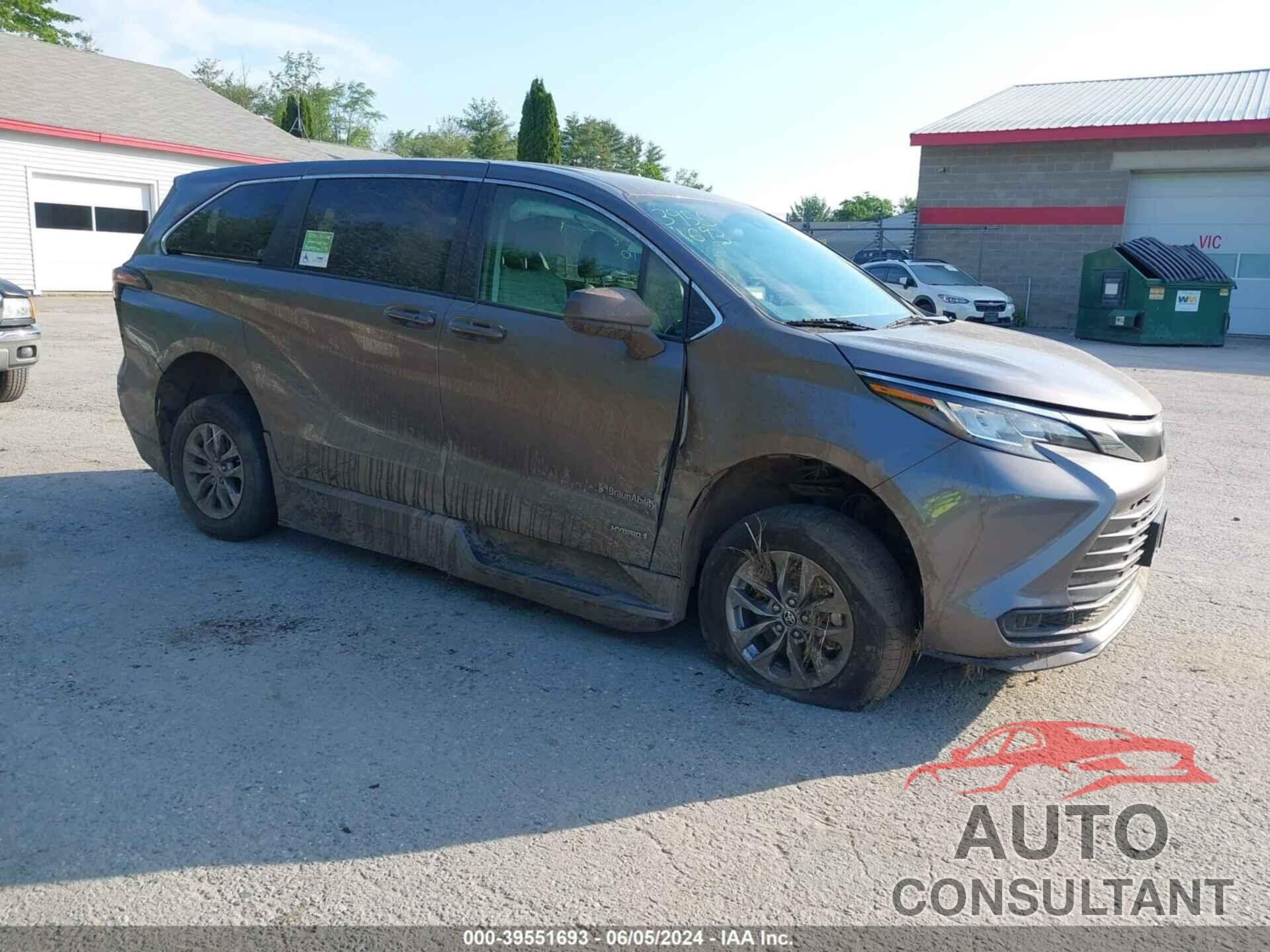 TOYOTA SIENNA 2021 - 5TDKRKEC2MS039446