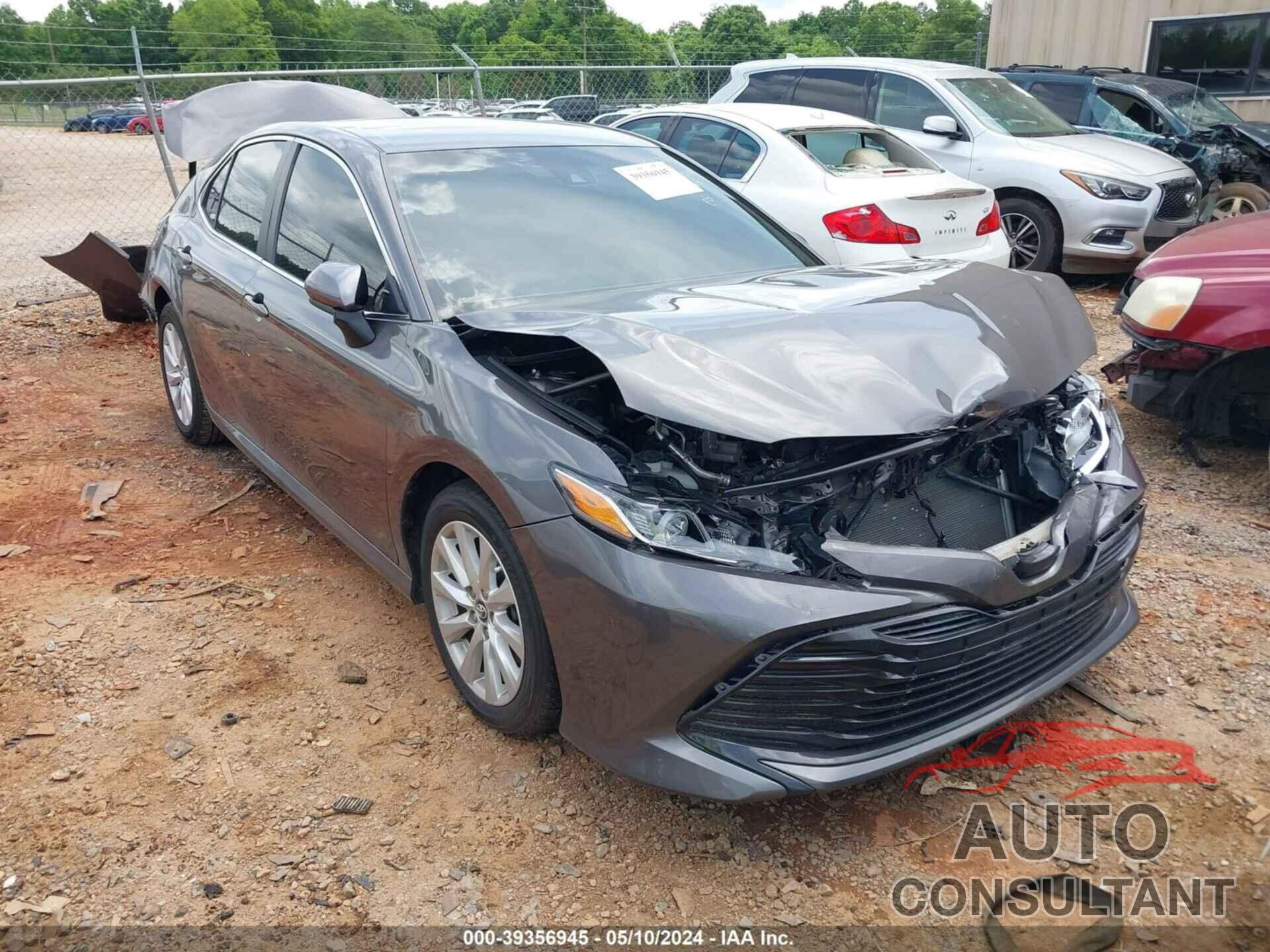 TOYOTA CAMRY 2018 - 4T1B11HK2JU040216