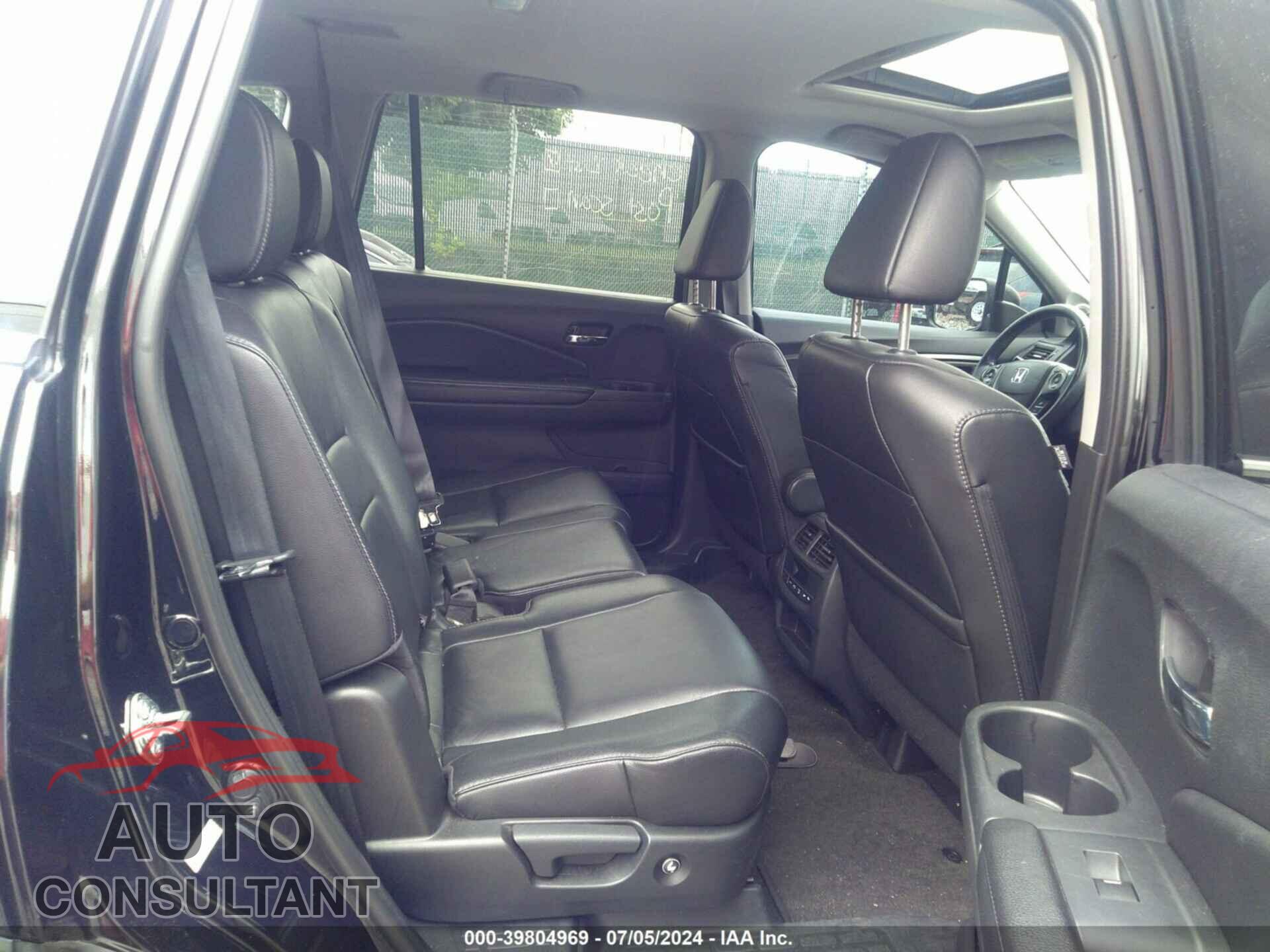 HONDA PILOT 2016 - 5FNYF6H5XGB070265