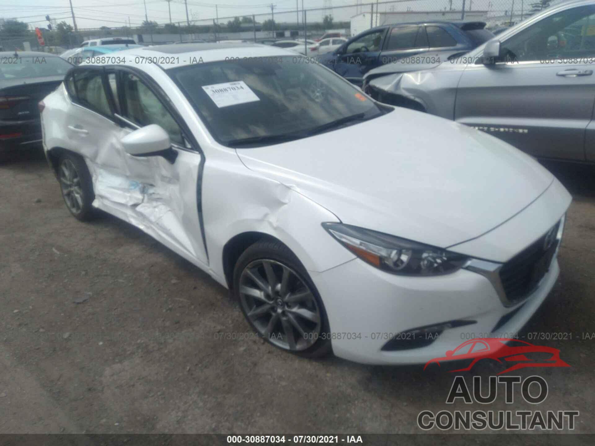 MAZDA MAZDA3 4-DOOR 2018 - 3MZBN1V3XJM225587