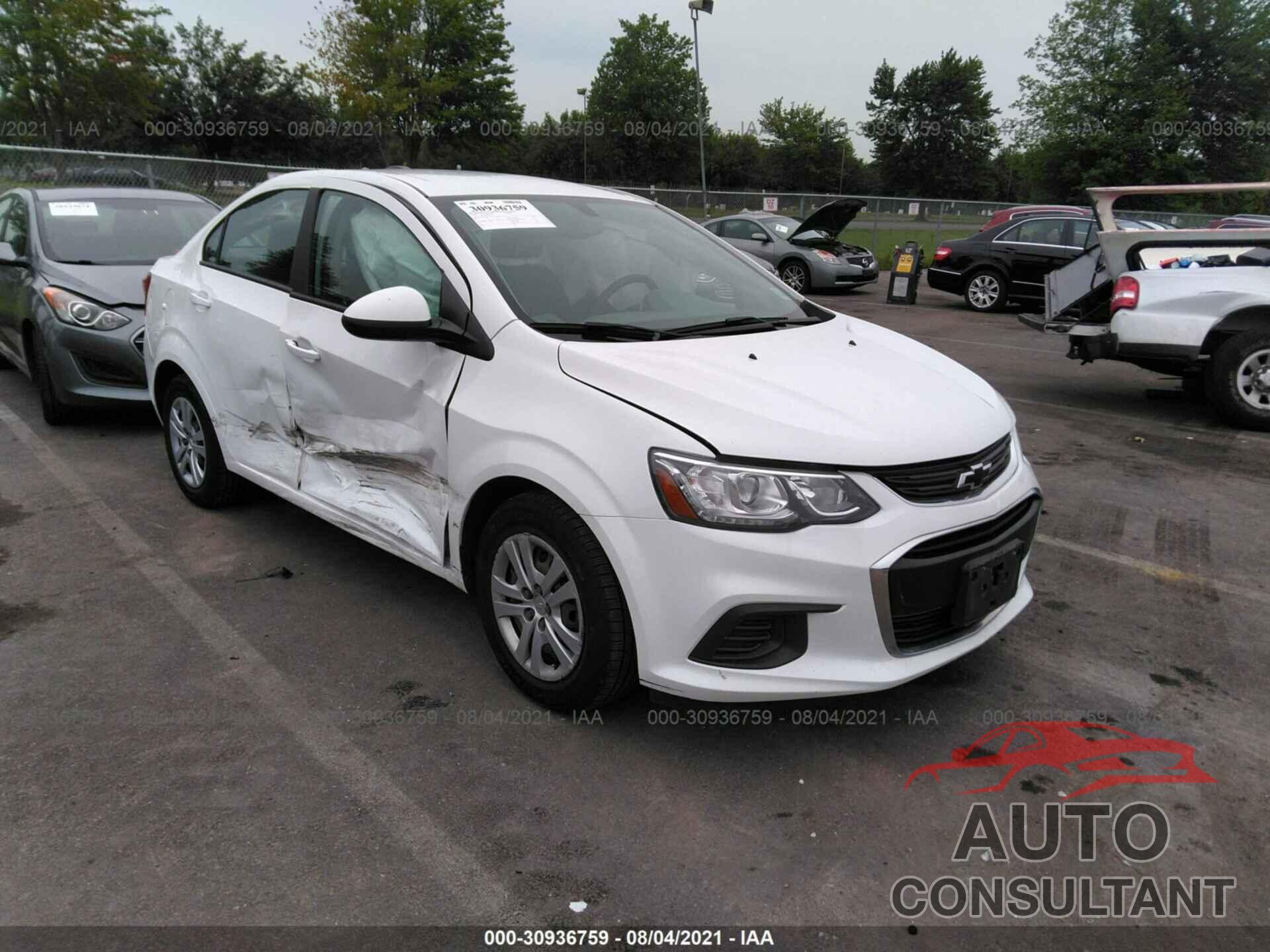 CHEVROLET SONIC 2018 - 1G1JB5SG6J4103142
