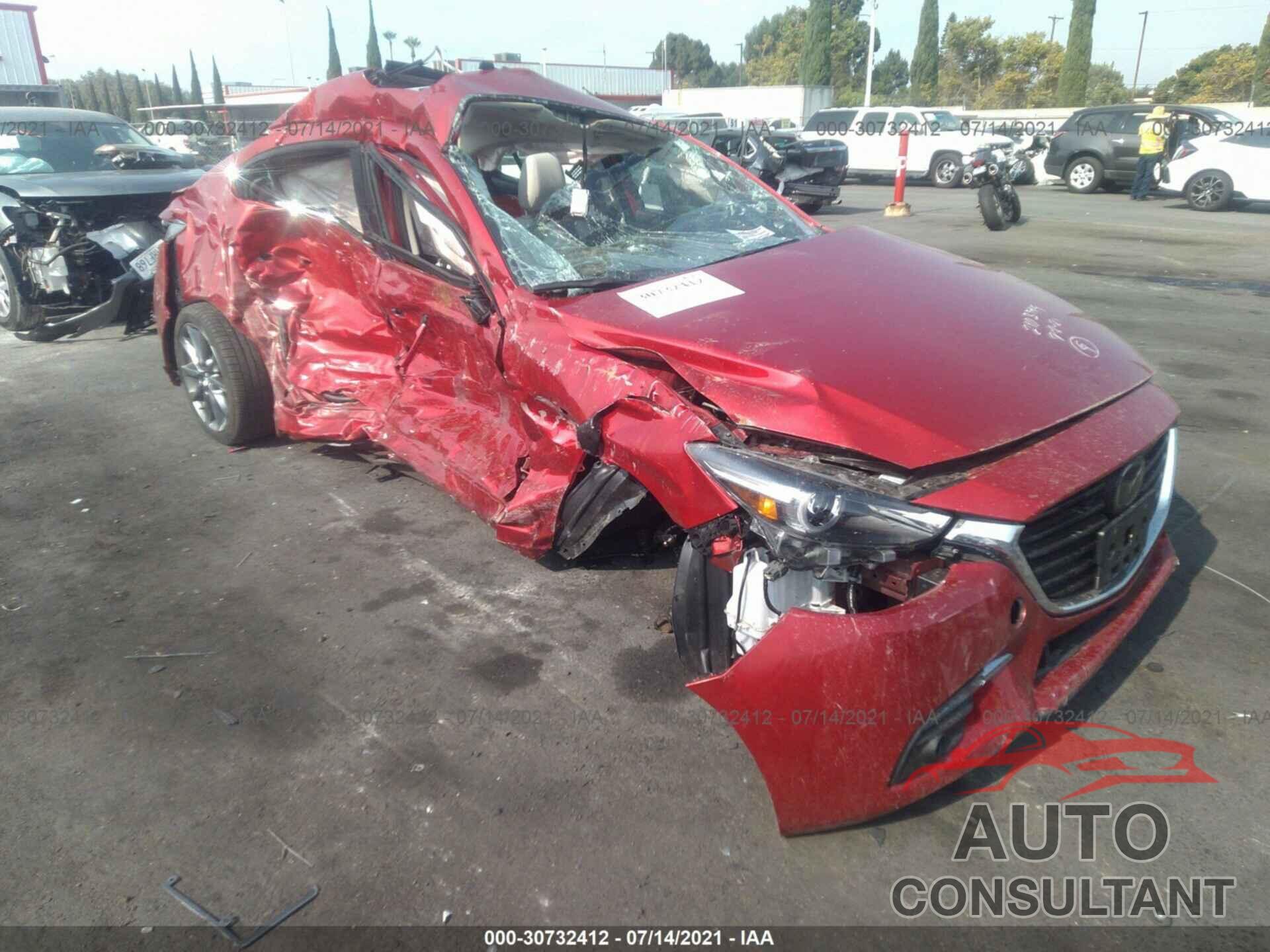 MAZDA MAZDA3 4-DOOR 2018 - 3MZBN1W34JM247003