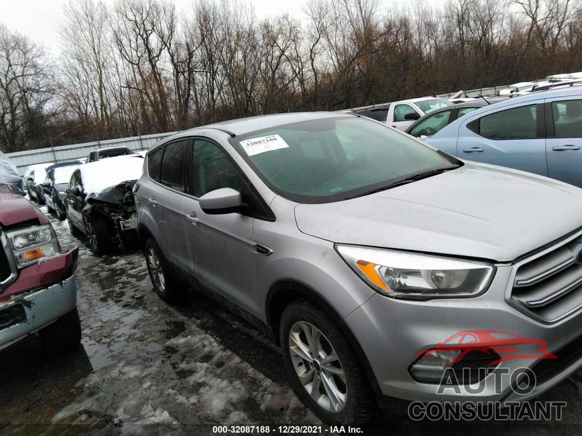 FORD ESCAPE 2017 - 1FMCU0GD5HUD74789