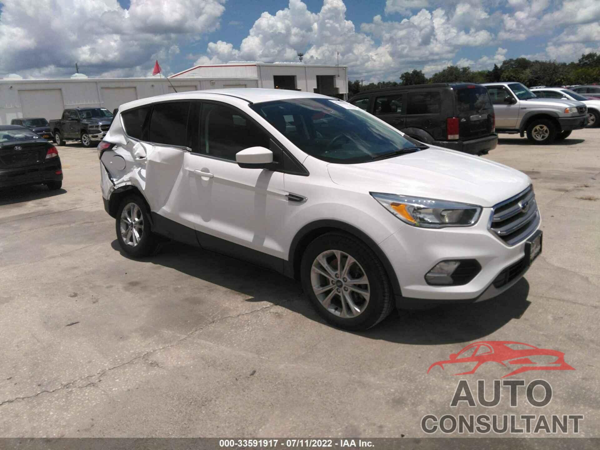 FORD ESCAPE 2017 - 1FMCU9GD2HUE62543