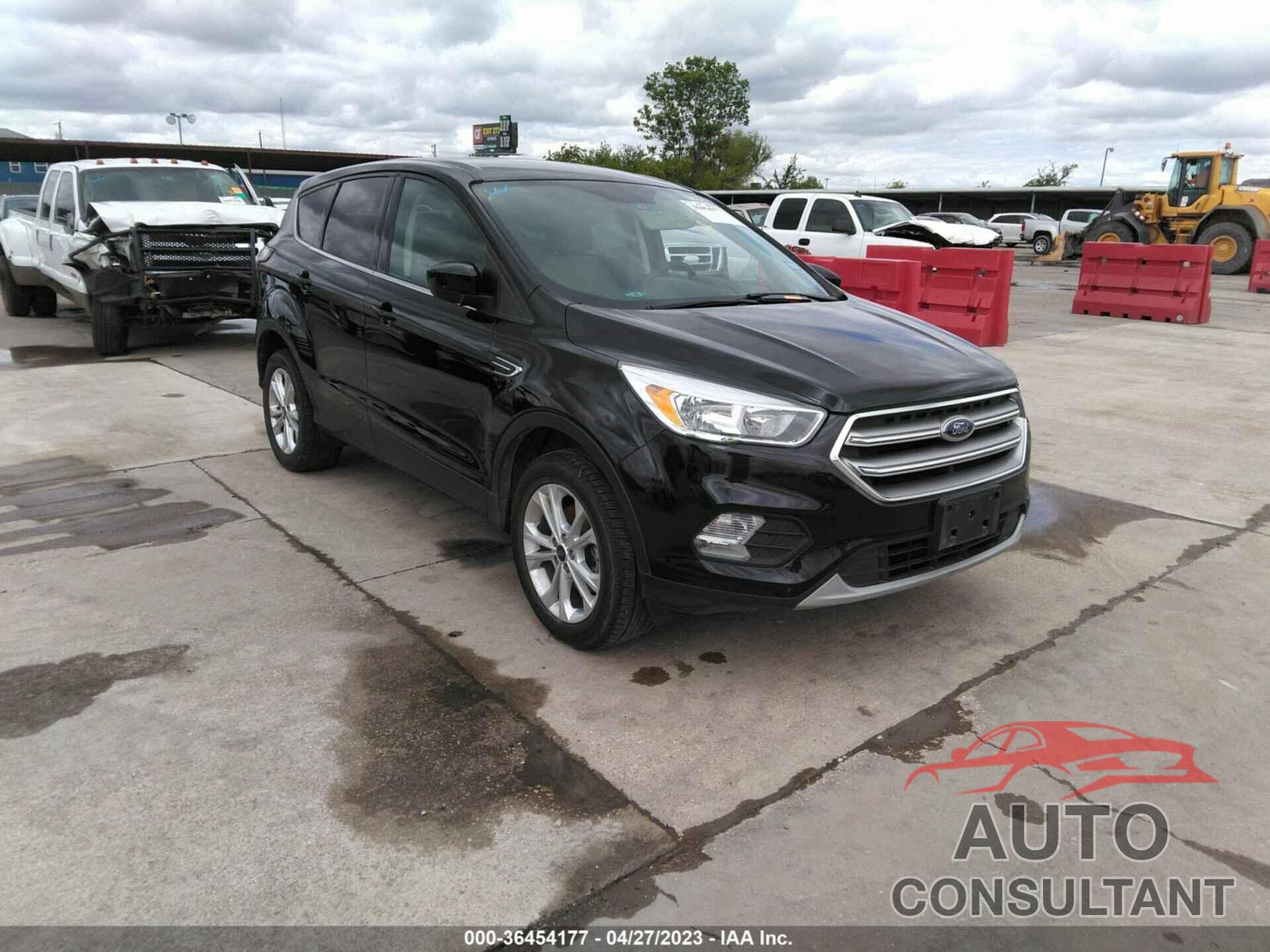 FORD ESCAPE 2017 - 1FMCU0GD7HUD19258