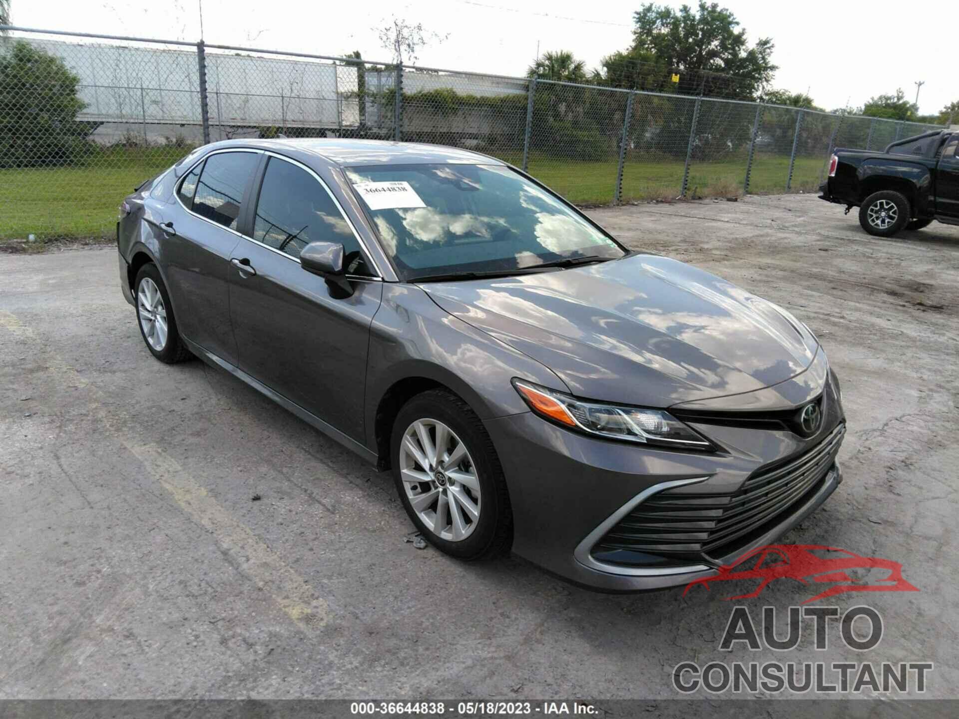 TOYOTA CAMRY 2021 - 4T1C11AK5MU480112