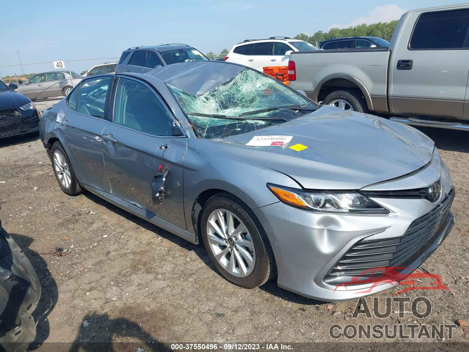 TOYOTA CAMRY 2022 - 4T1C11AK4NU643768