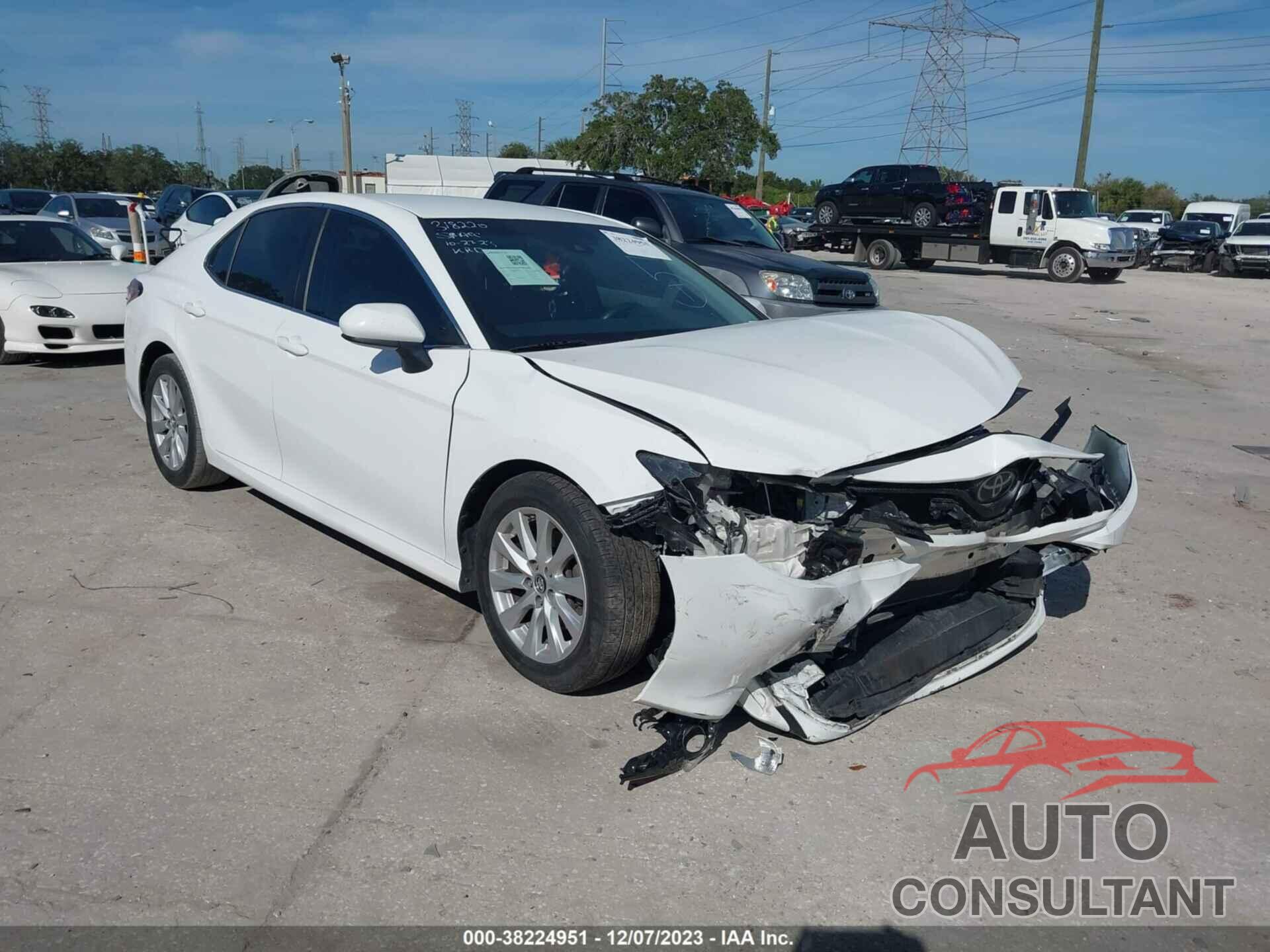 TOYOTA CAMRY 2018 - 4T1B11HK7JU590415