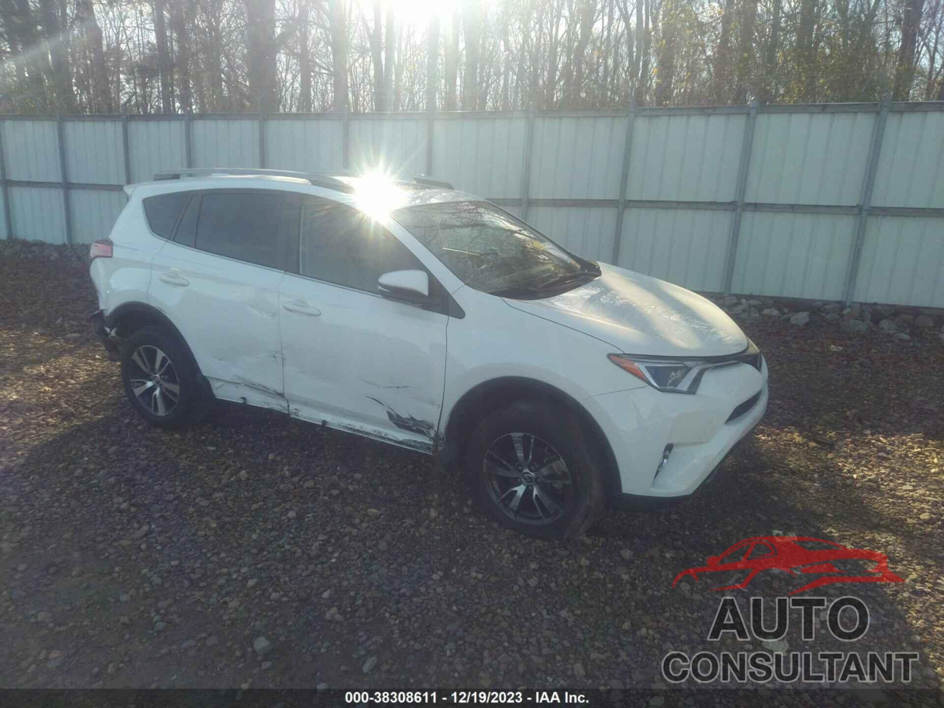 TOYOTA RAV4 2017 - JTMWFREV6HJ111871