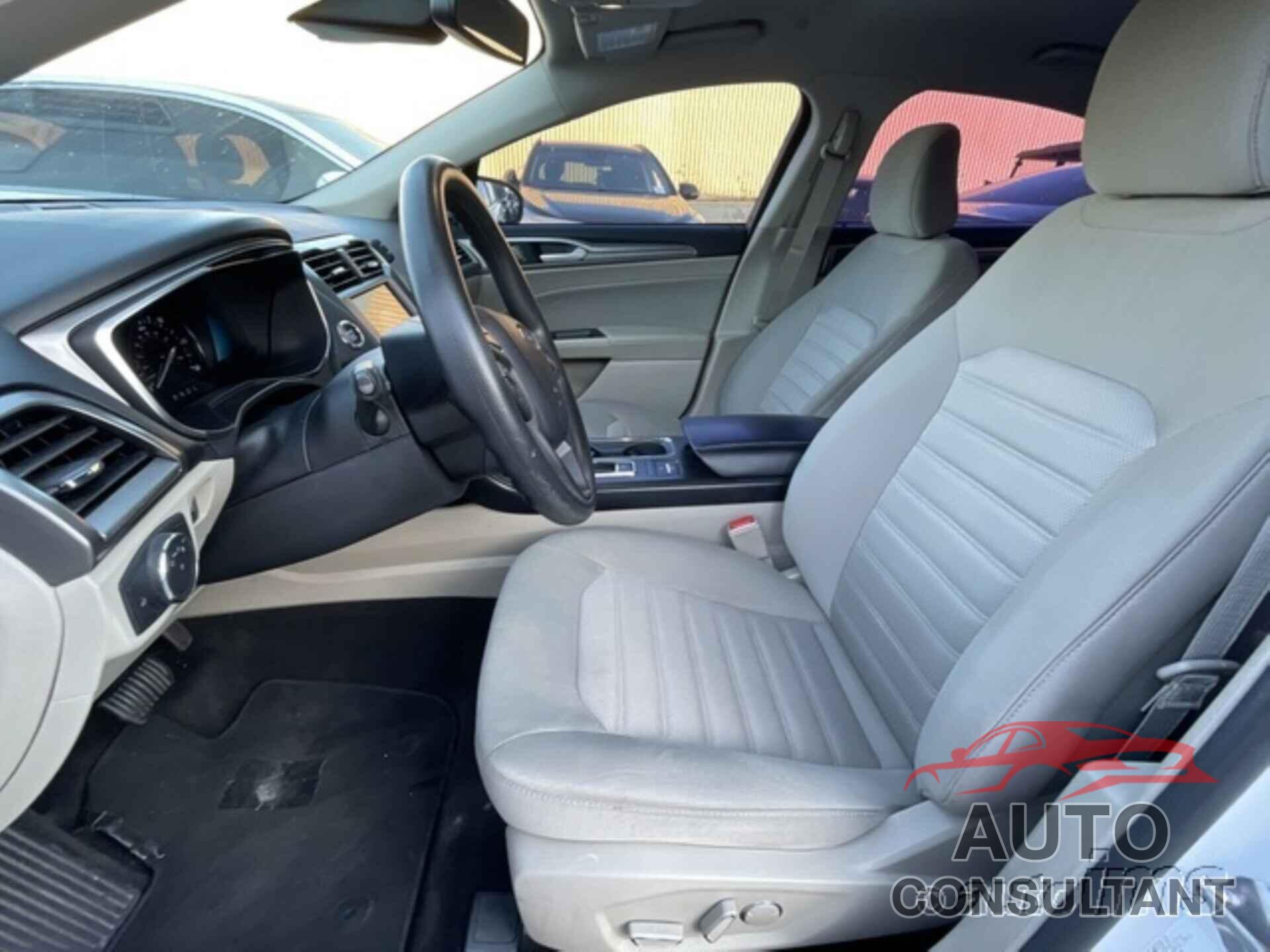 FORD FUSION 2020 - 3FA6P0LU2LR151114