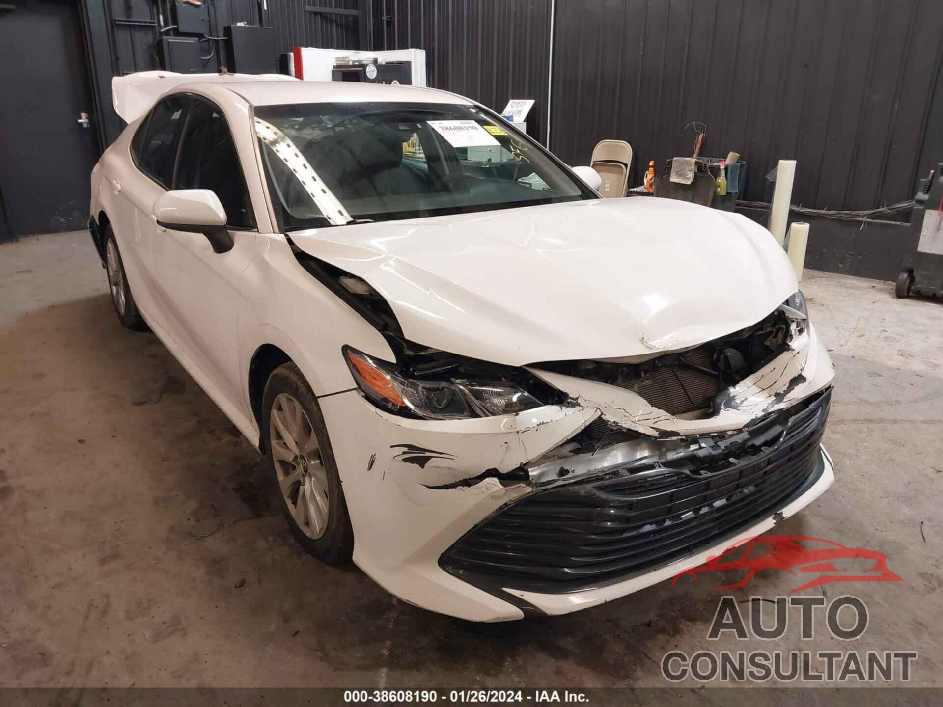 TOYOTA CAMRY 2018 - 4T1B11HK6JU609407
