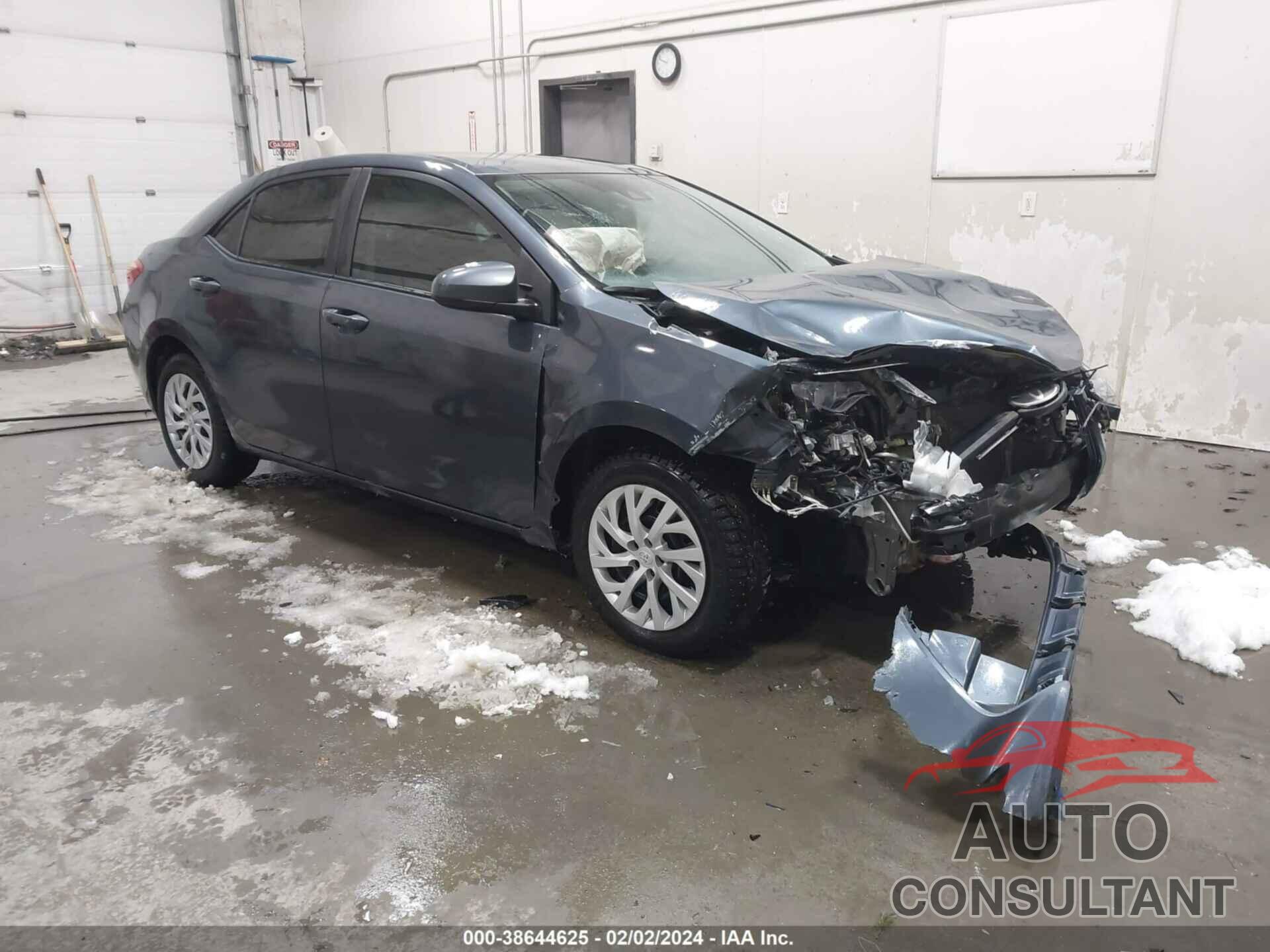 TOYOTA COROLLA 2018 - 5YFBURHE5JP810975