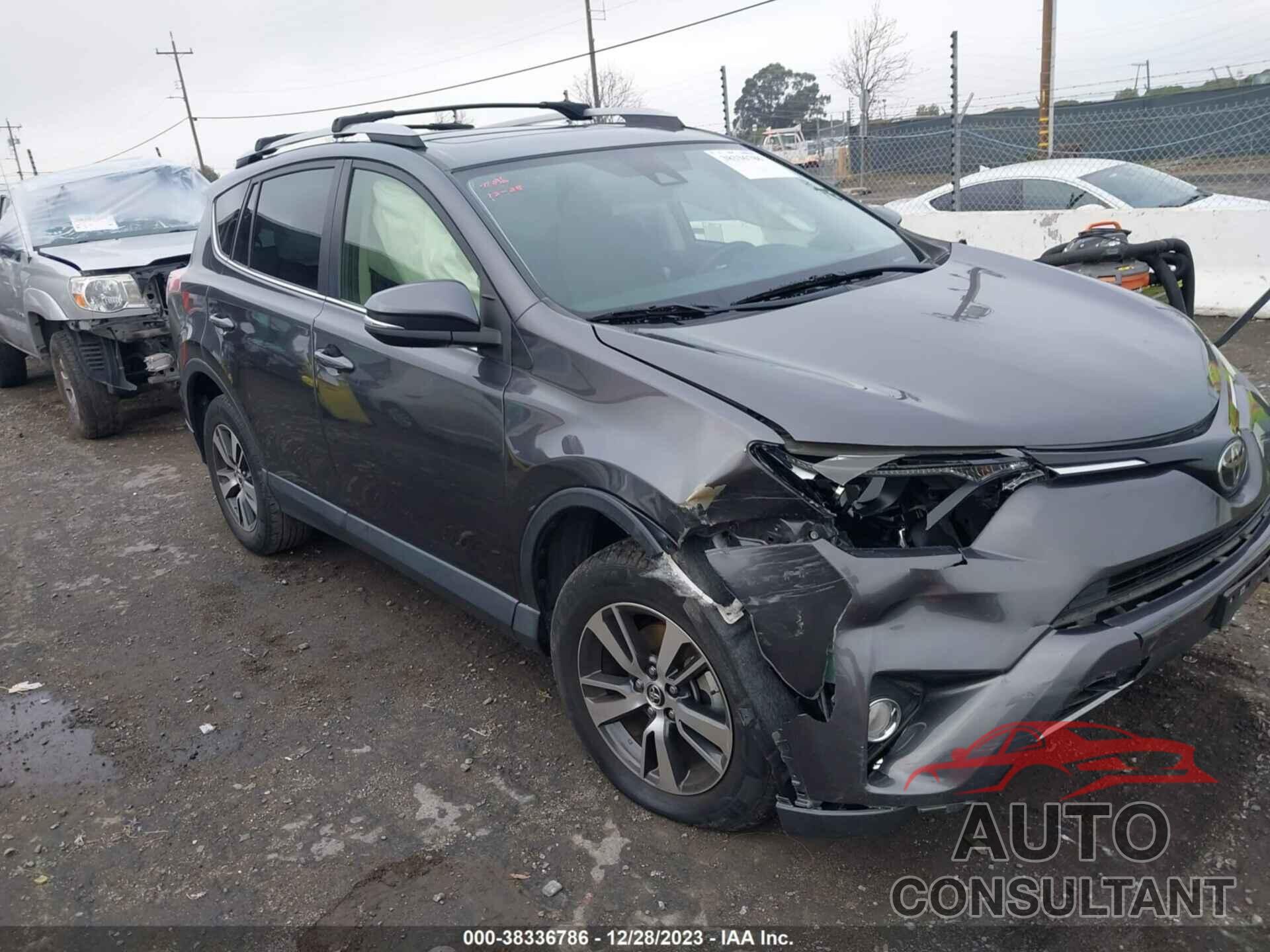 TOYOTA RAV4 2017 - JTMWFREV0HJ707915