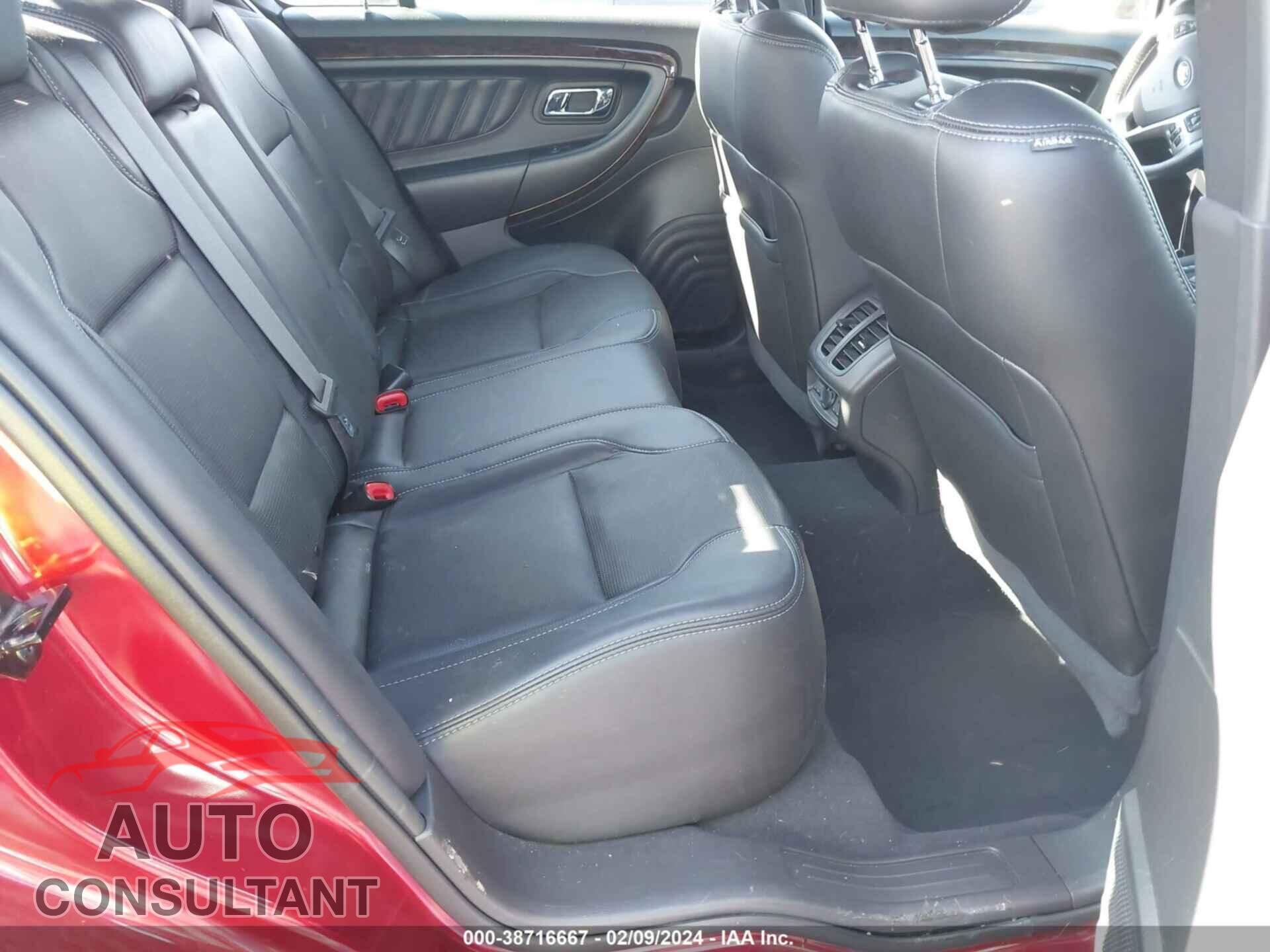 FORD TAURUS 2018 - 1FAHP2F84JG143409