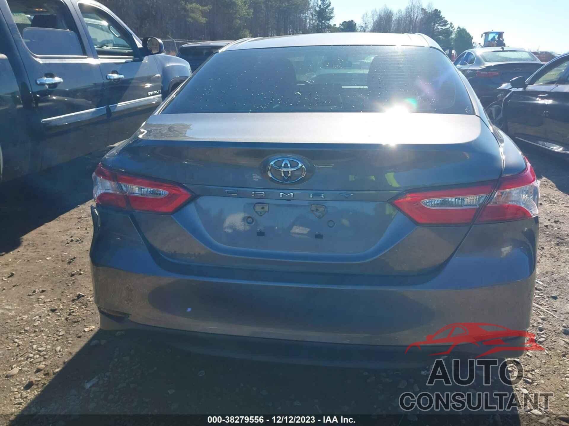 TOYOTA CAMRY 2018 - 4T1B11HK8JU600255