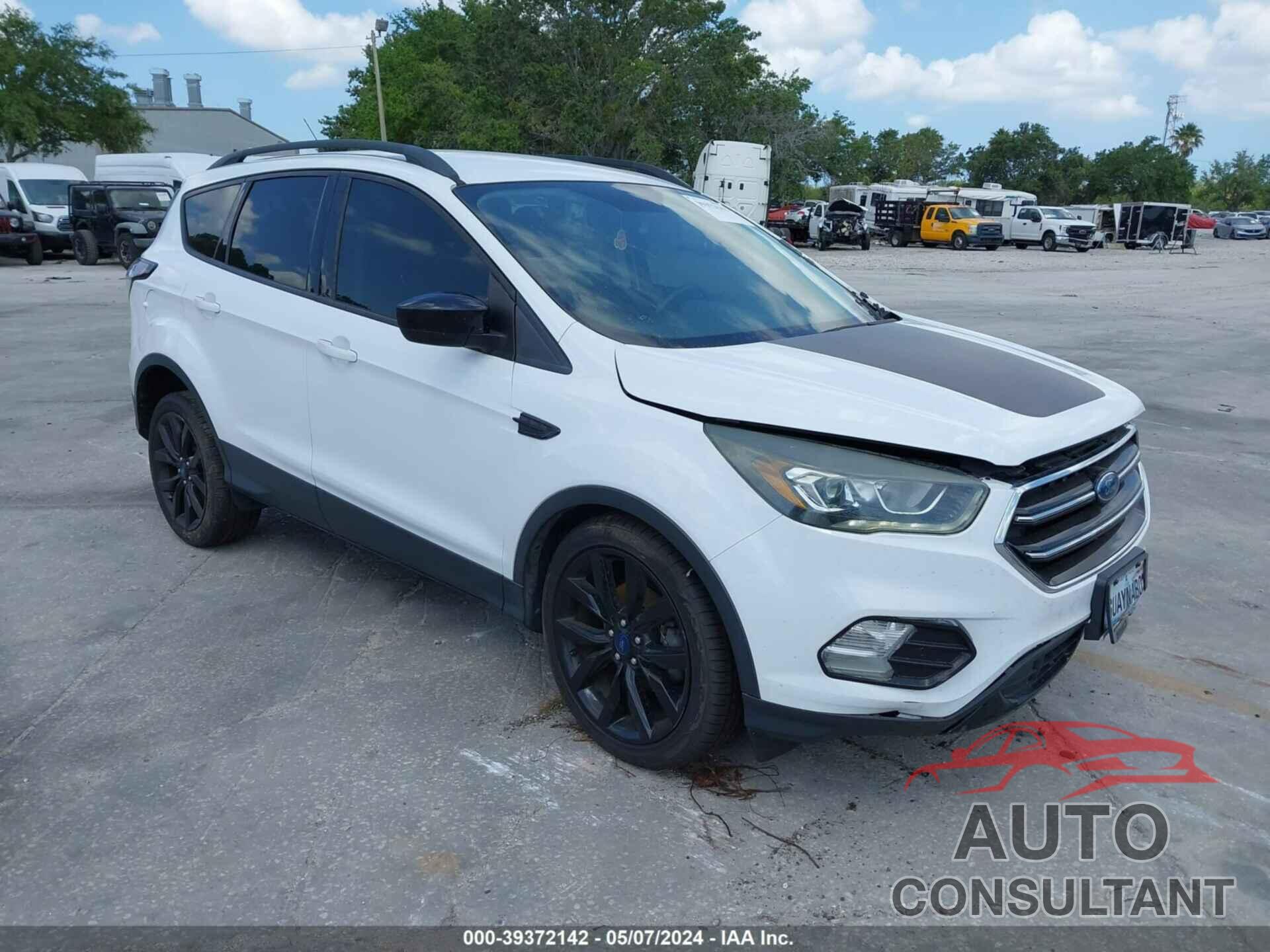 FORD ESCAPE 2017 - 1FMCU0GD2HUC50835