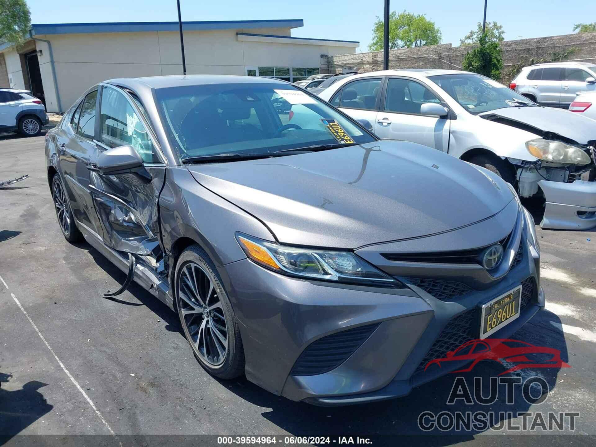 TOYOTA CAMRY 2018 - 4T1B11HK4JU677088