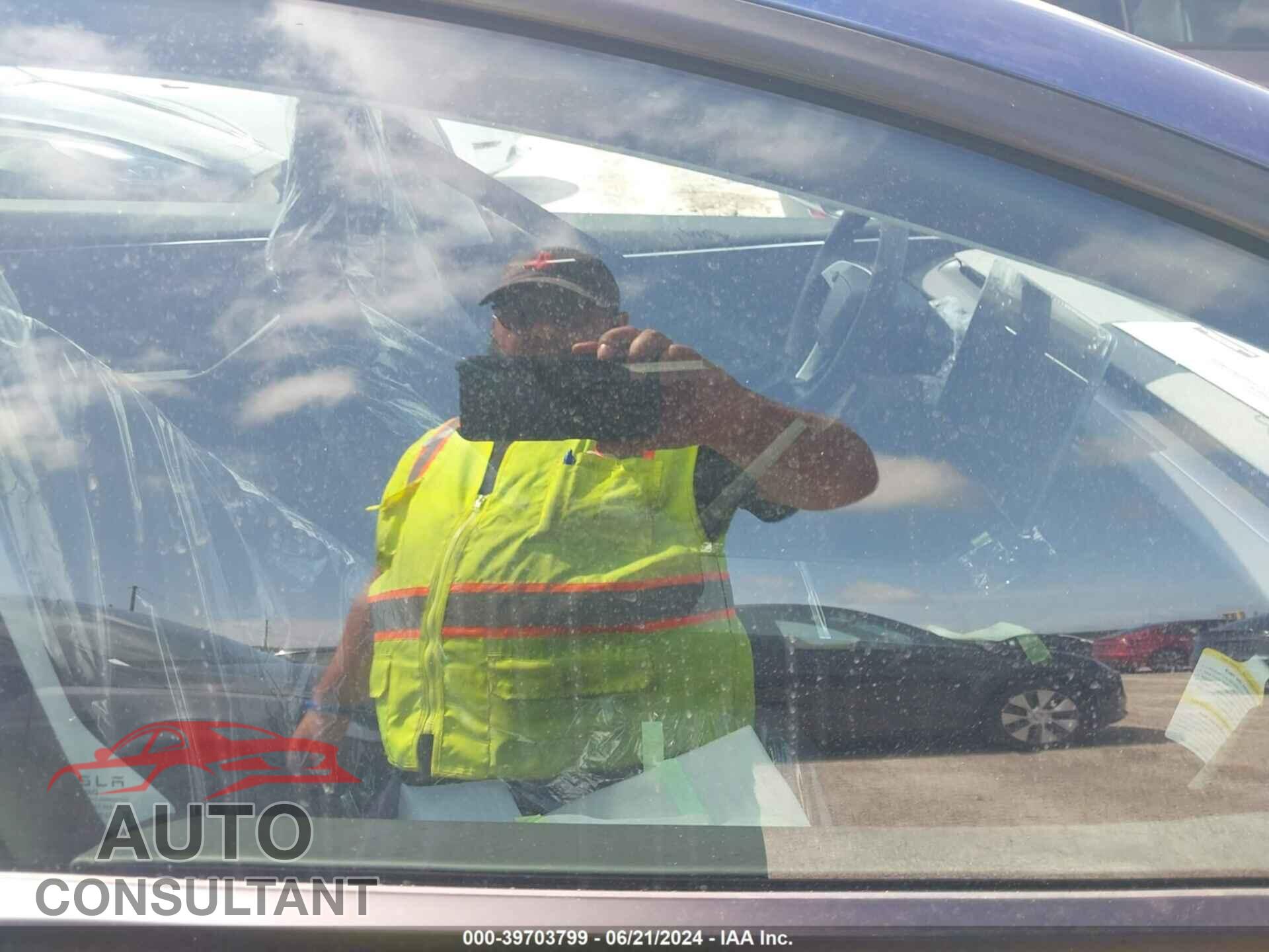 TESLA MODEL 3 2024 - 5YJ3E1EA0RF749448
