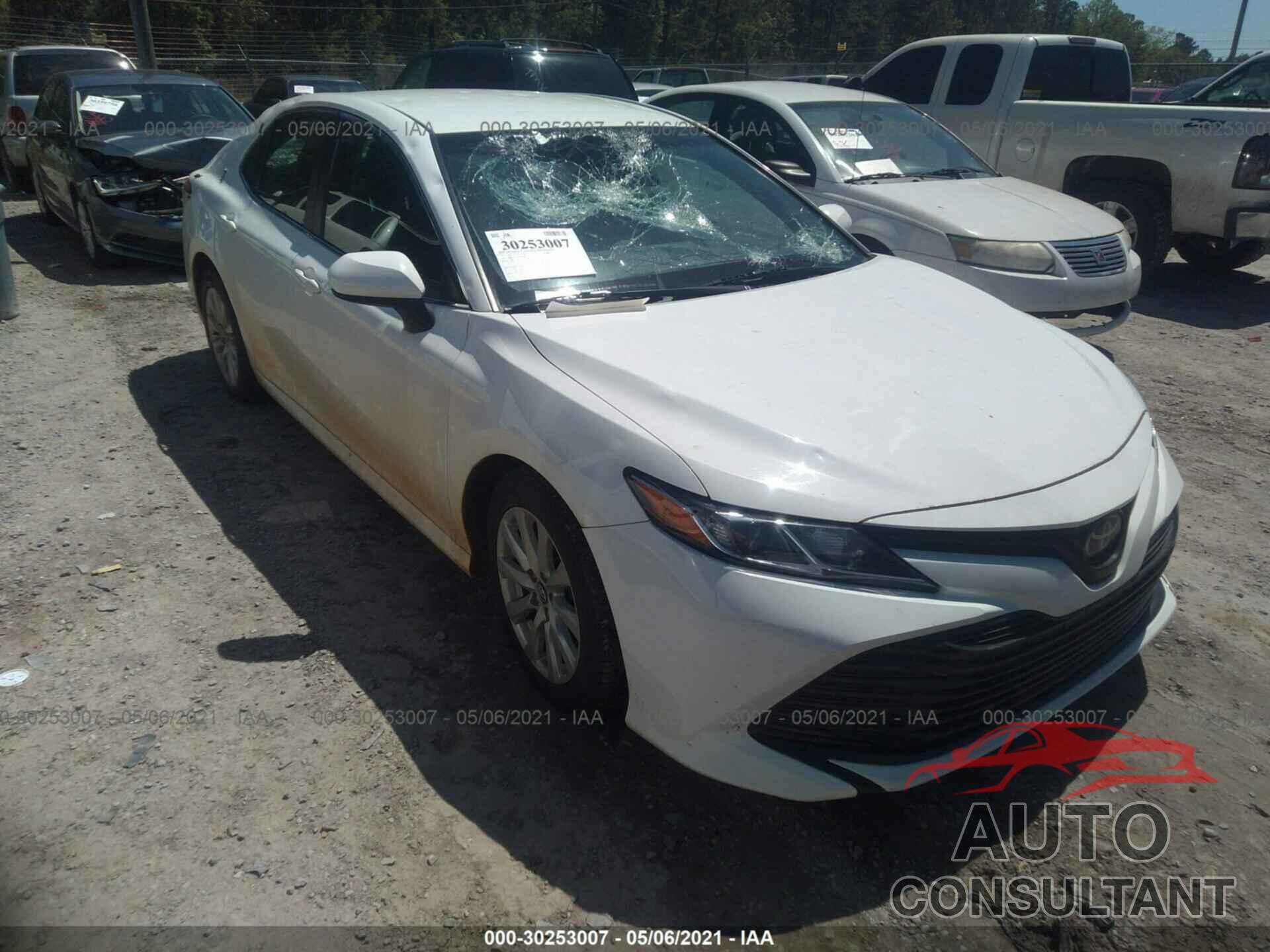 TOYOTA CAMRY 2018 - 4T1B11HK9JU084858