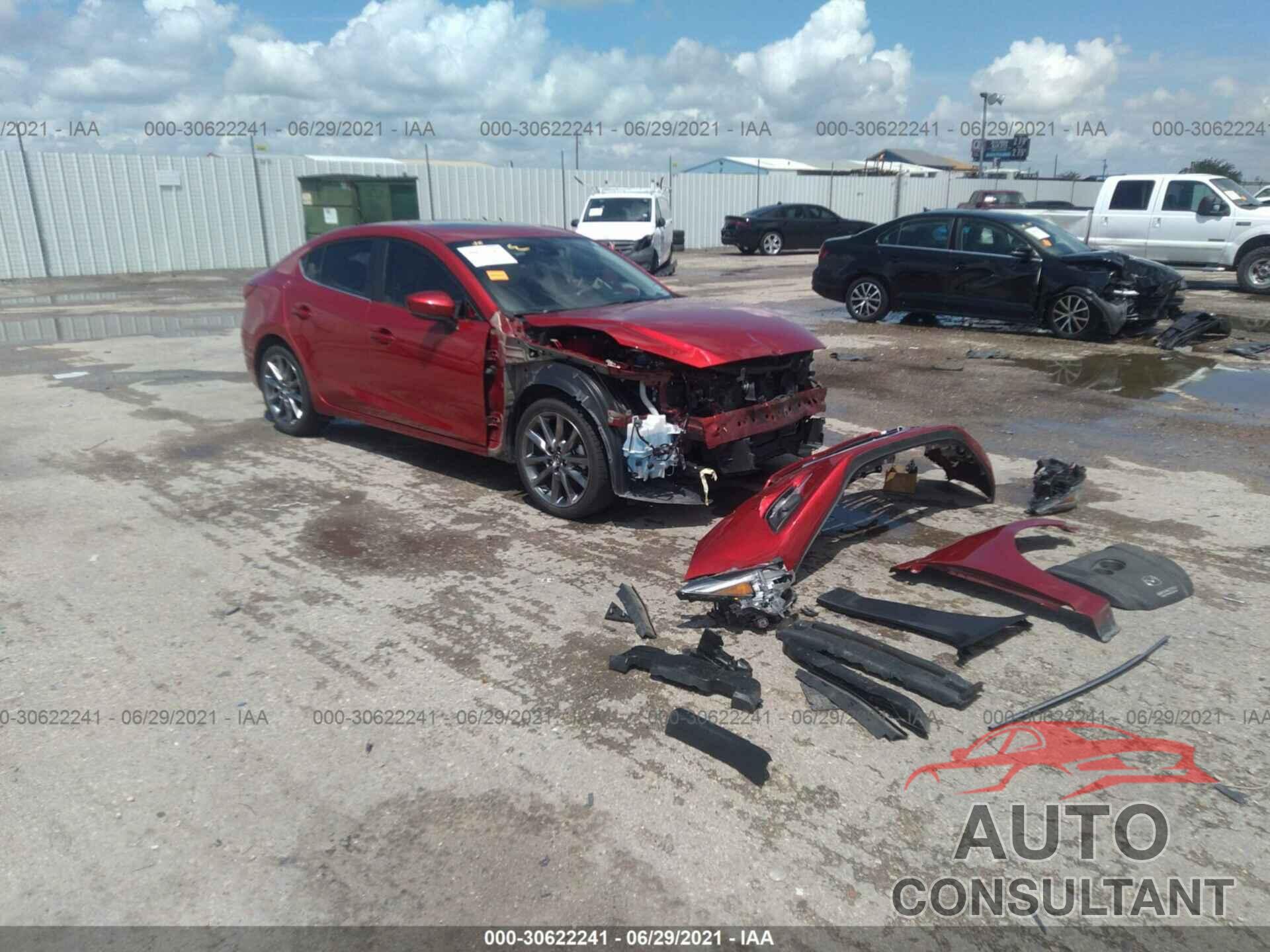 MAZDA MAZDA3 4-DOOR 2018 - 3MZBN1W33JM254864