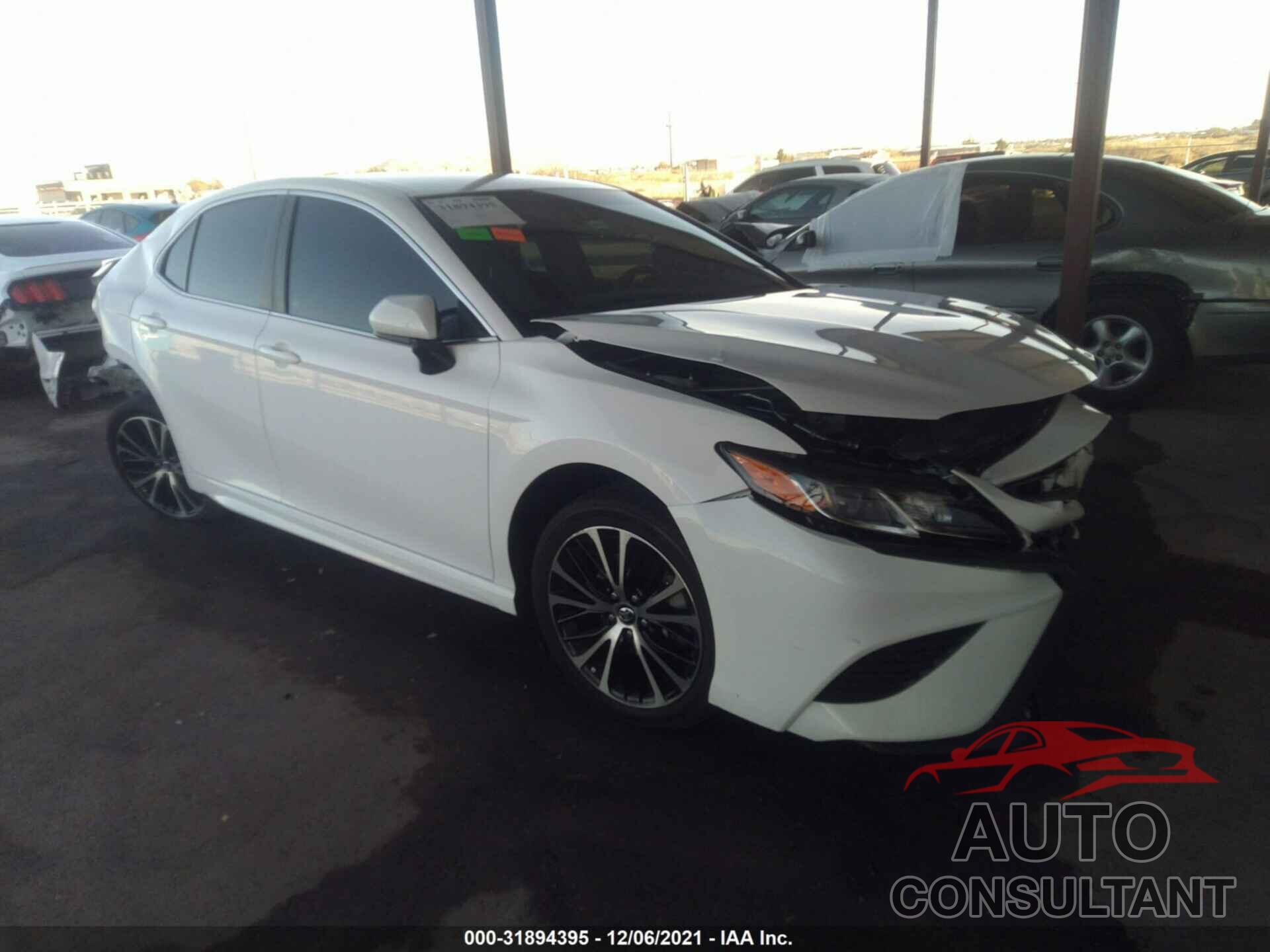 TOYOTA CAMRY 2018 - 4T1B11HK0JU648350