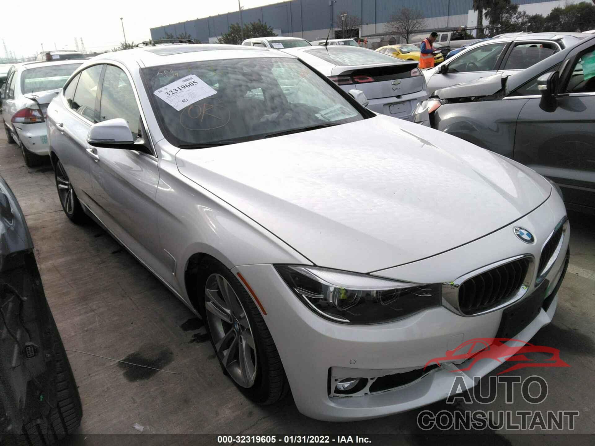 BMW 3 SERIES 2018 - WBA8Z9C59JB220275