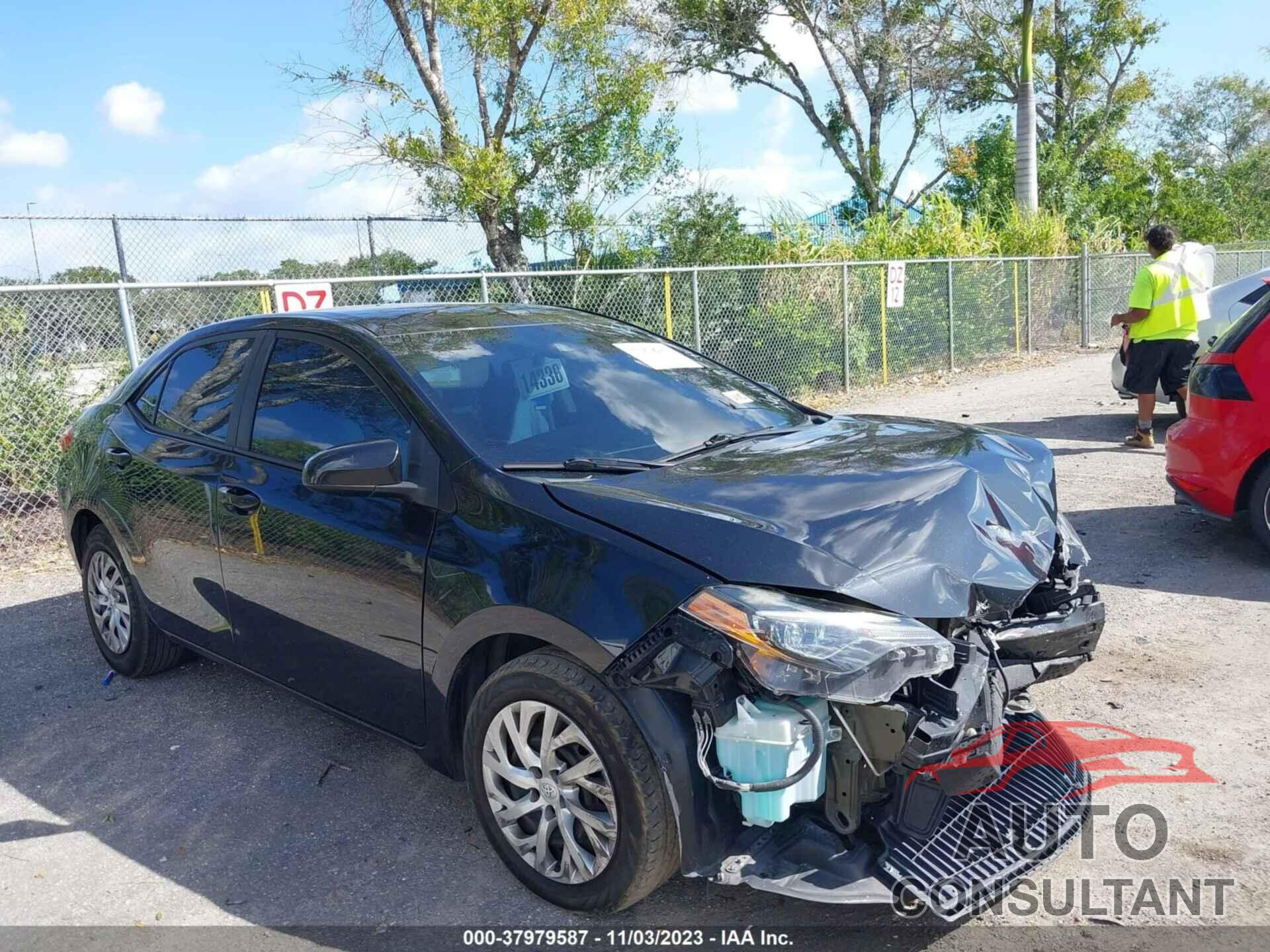 TOYOTA COROLLA 2018 - 5YFBURHE0JP840191