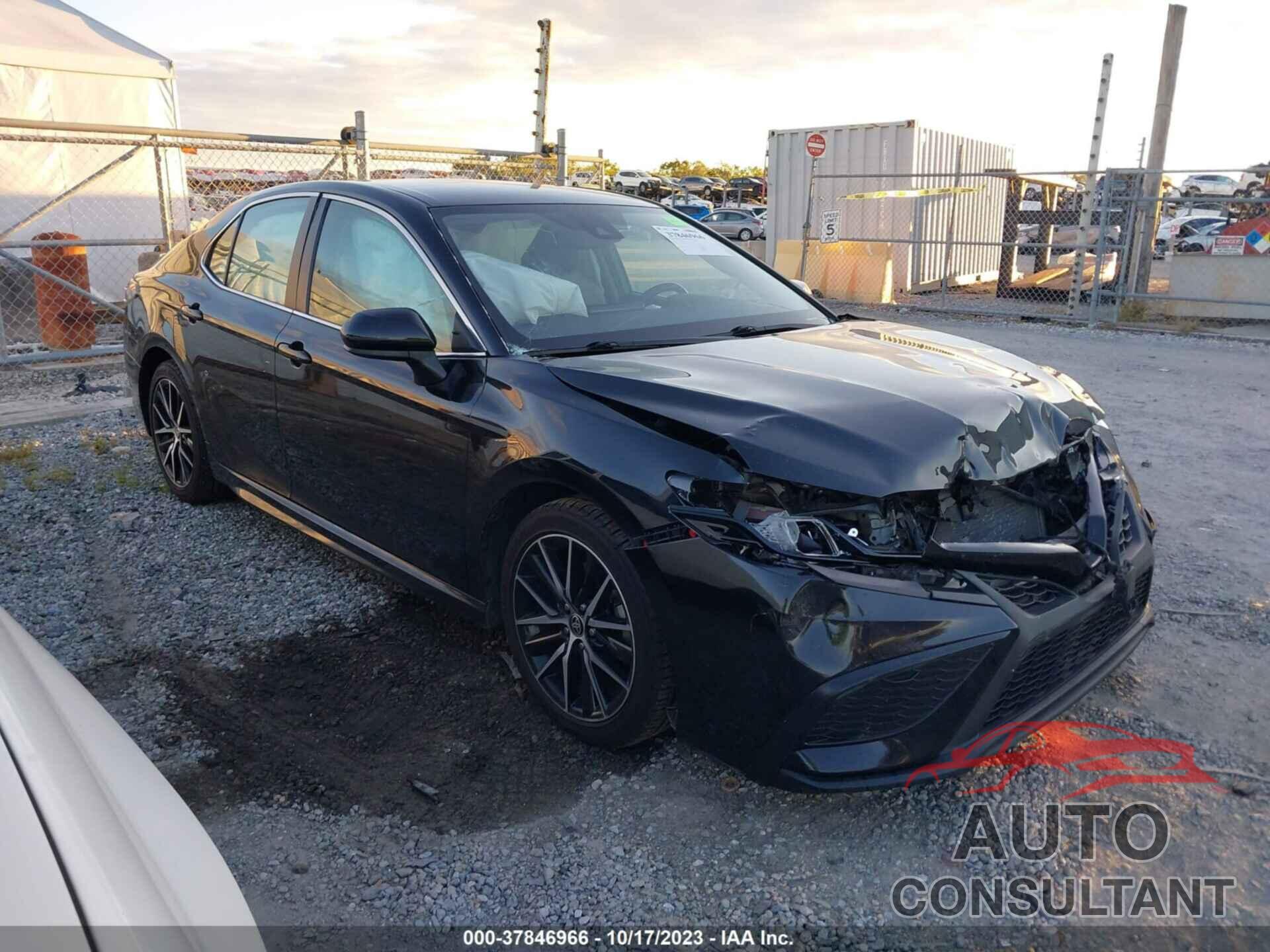 TOYOTA CAMRY 2021 - 4T1G11AK4MU413051