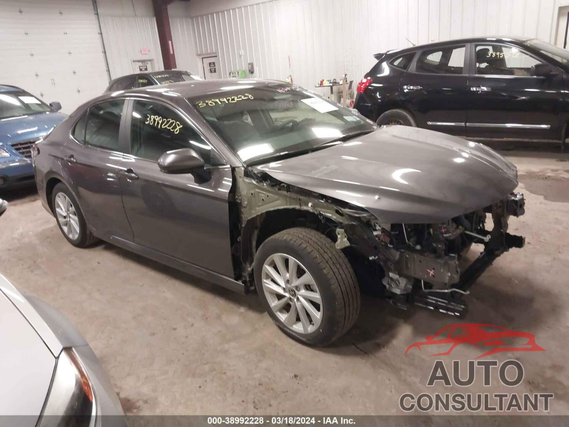 TOYOTA CAMRY 2022 - 4T1C11AK0NU639636