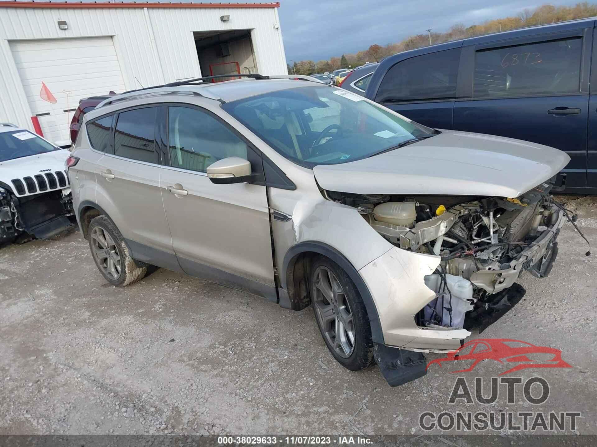 FORD ESCAPE 2017 - 1FMCU0JD6HUD48842