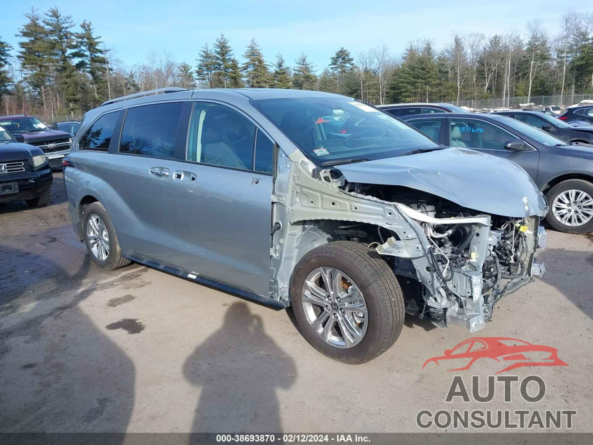 TOYOTA SIENNA 2023 - 5TDESKFC0PS105304