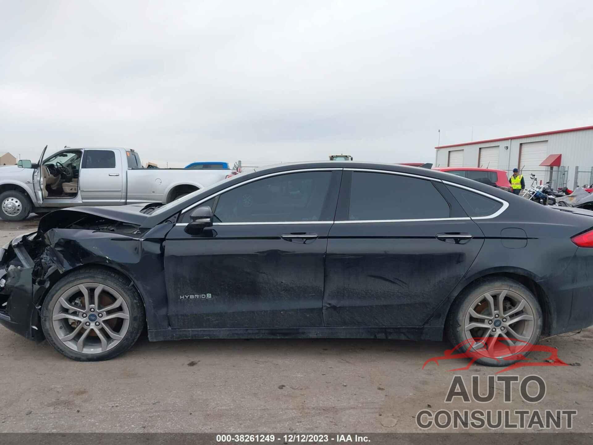 FORD FUSION HYBRID 2019 - 3FA6P0RU1KR182229