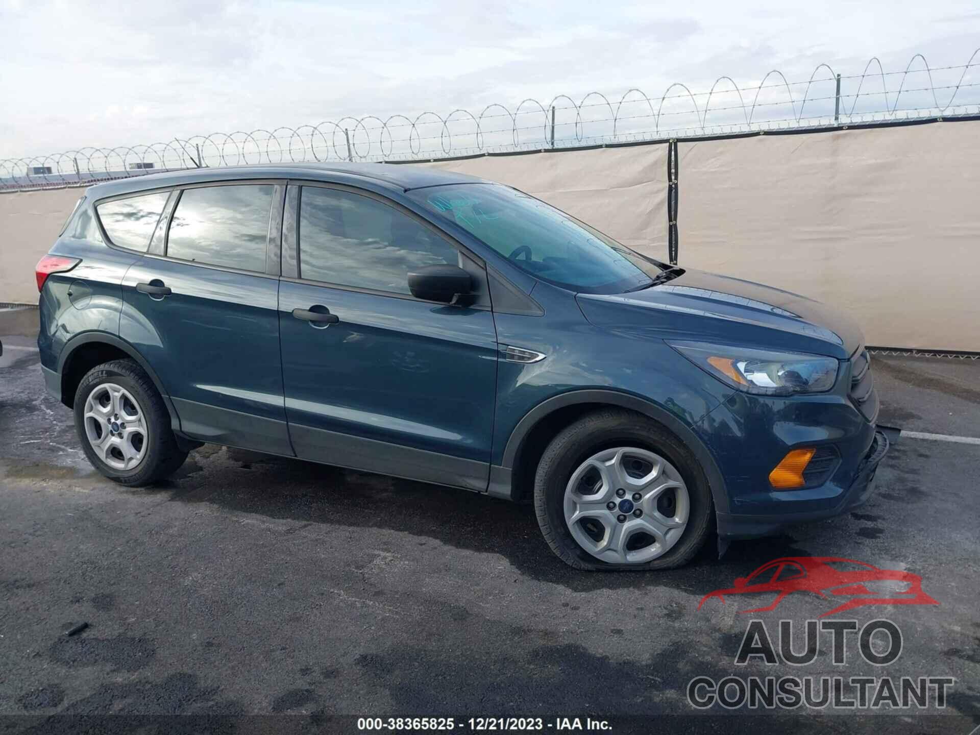 FORD ESCAPE 2019 - 1FMCU0F73KUB11722