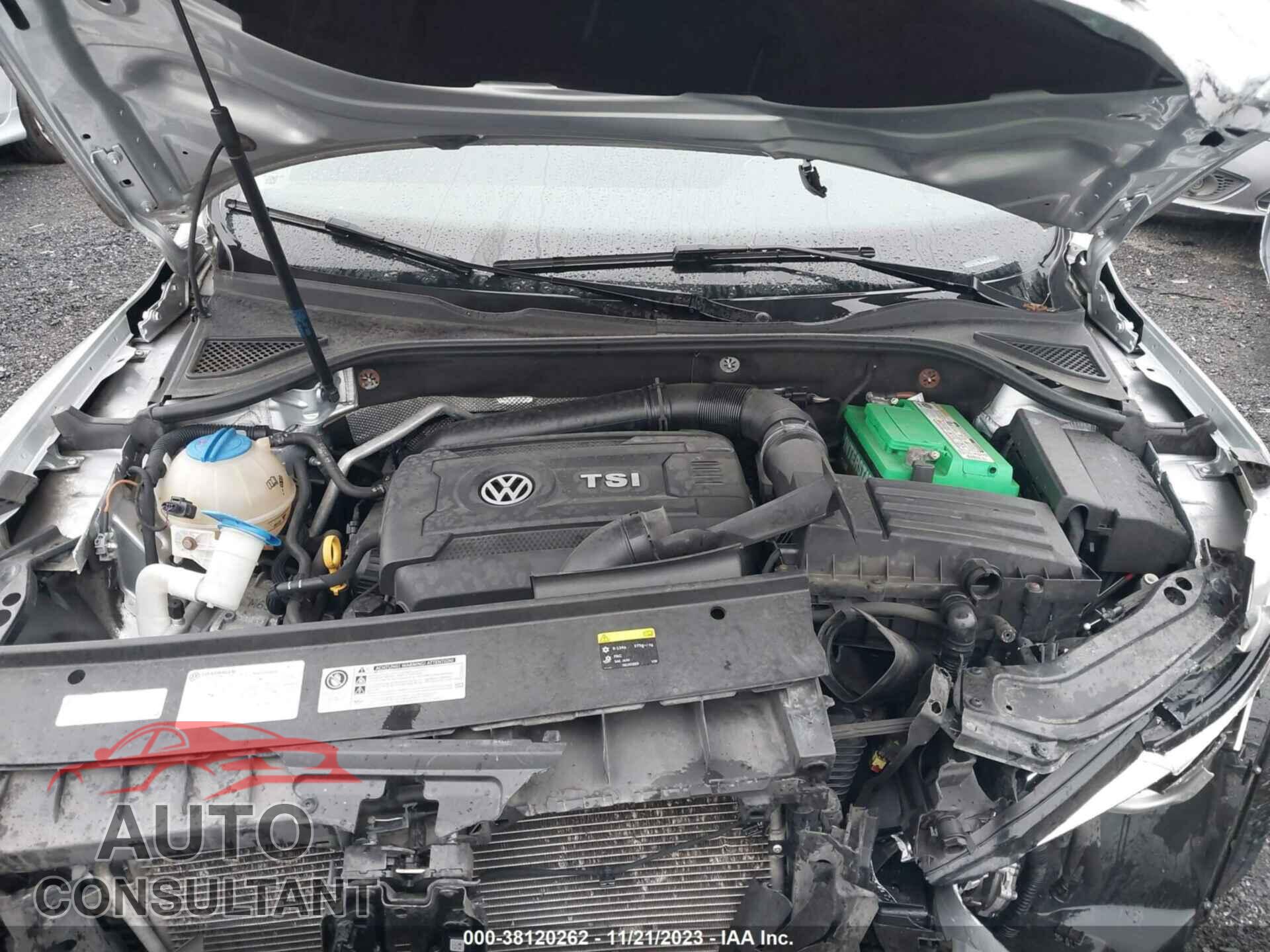 VOLKSWAGEN PASSAT 2017 - 1VWAT7A39HC056832