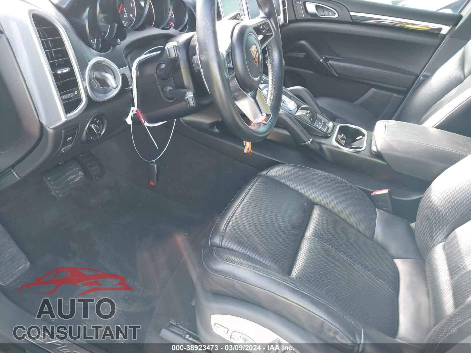 PORSCHE CAYENNE 2018 - WP1AA2A21JKA04494
