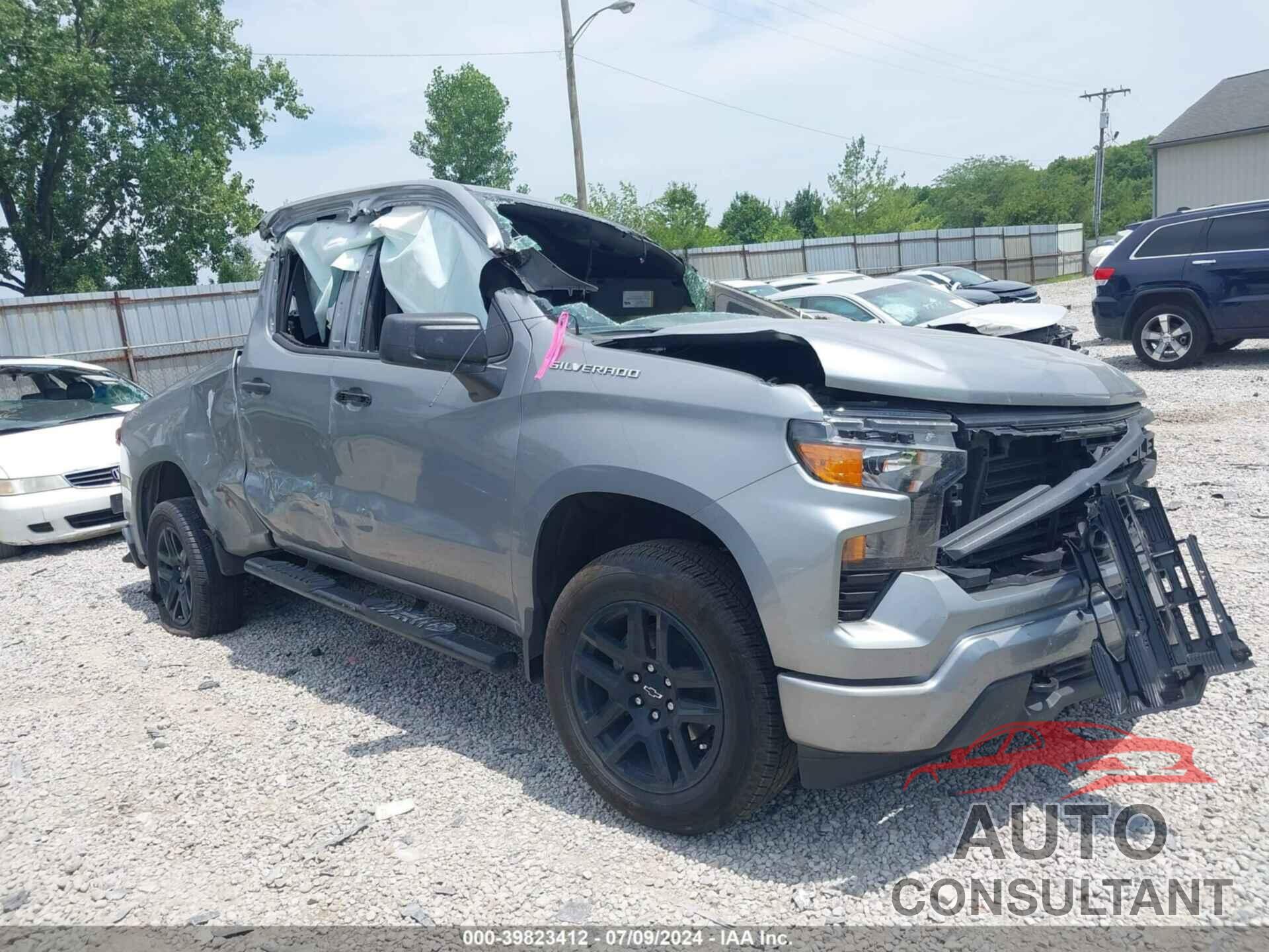 CHEVROLET SILVERADO 1500 2023 - 1GCRDBEK5PZ284362
