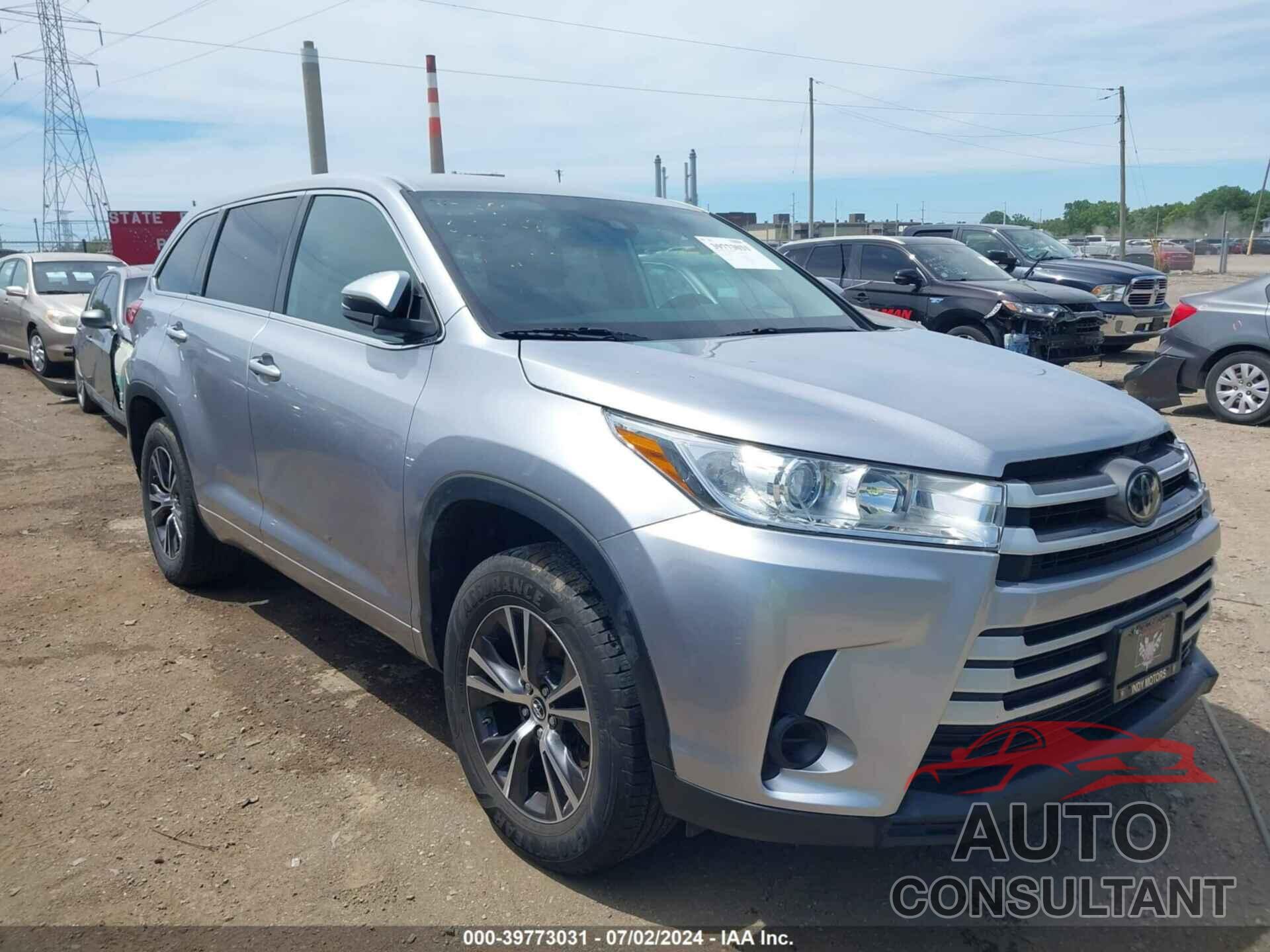 TOYOTA HIGHLANDER 2018 - 5TDZARFH2JS041637