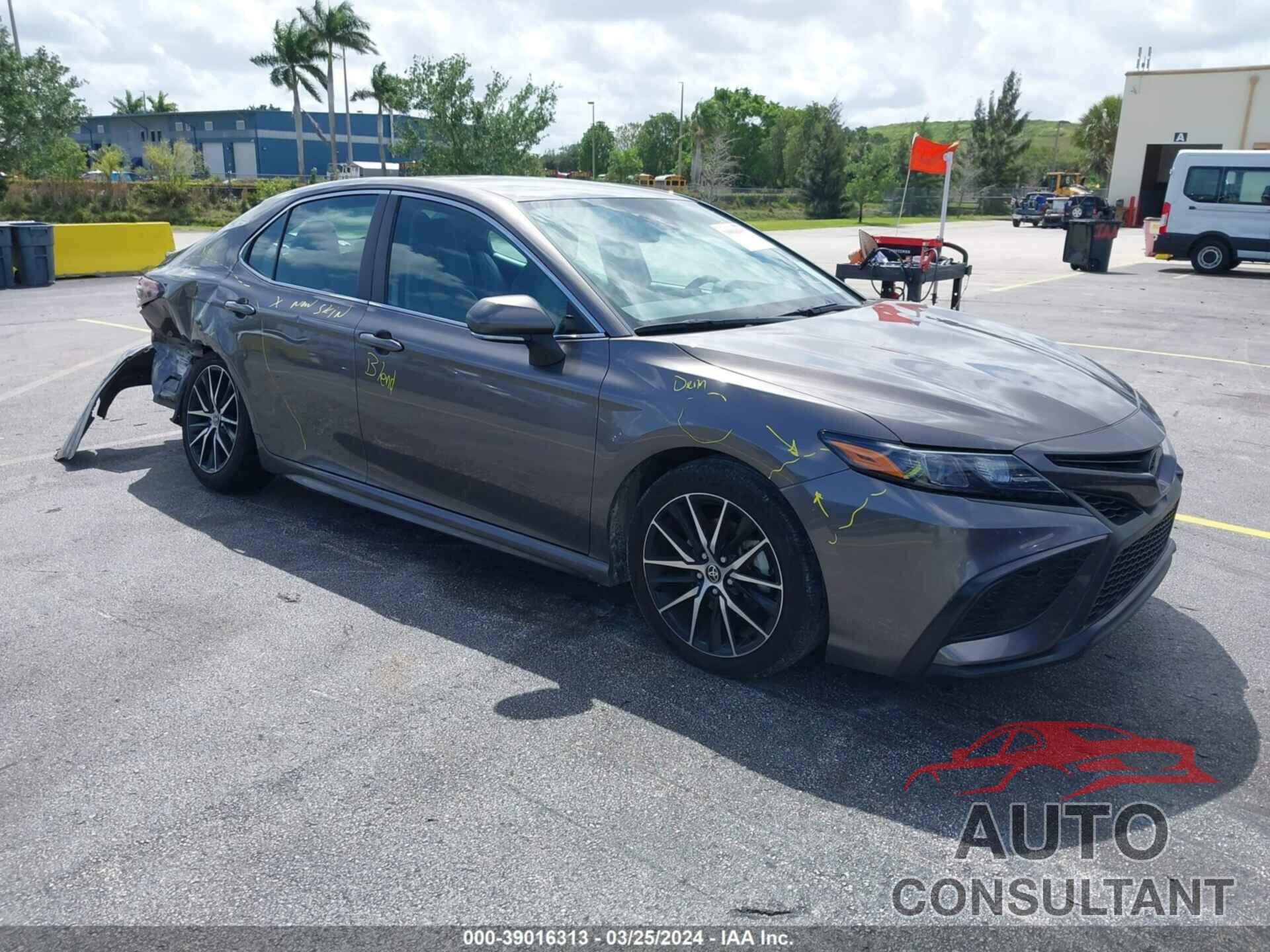 TOYOTA CAMRY 2022 - 4T1G11AK1NU681783