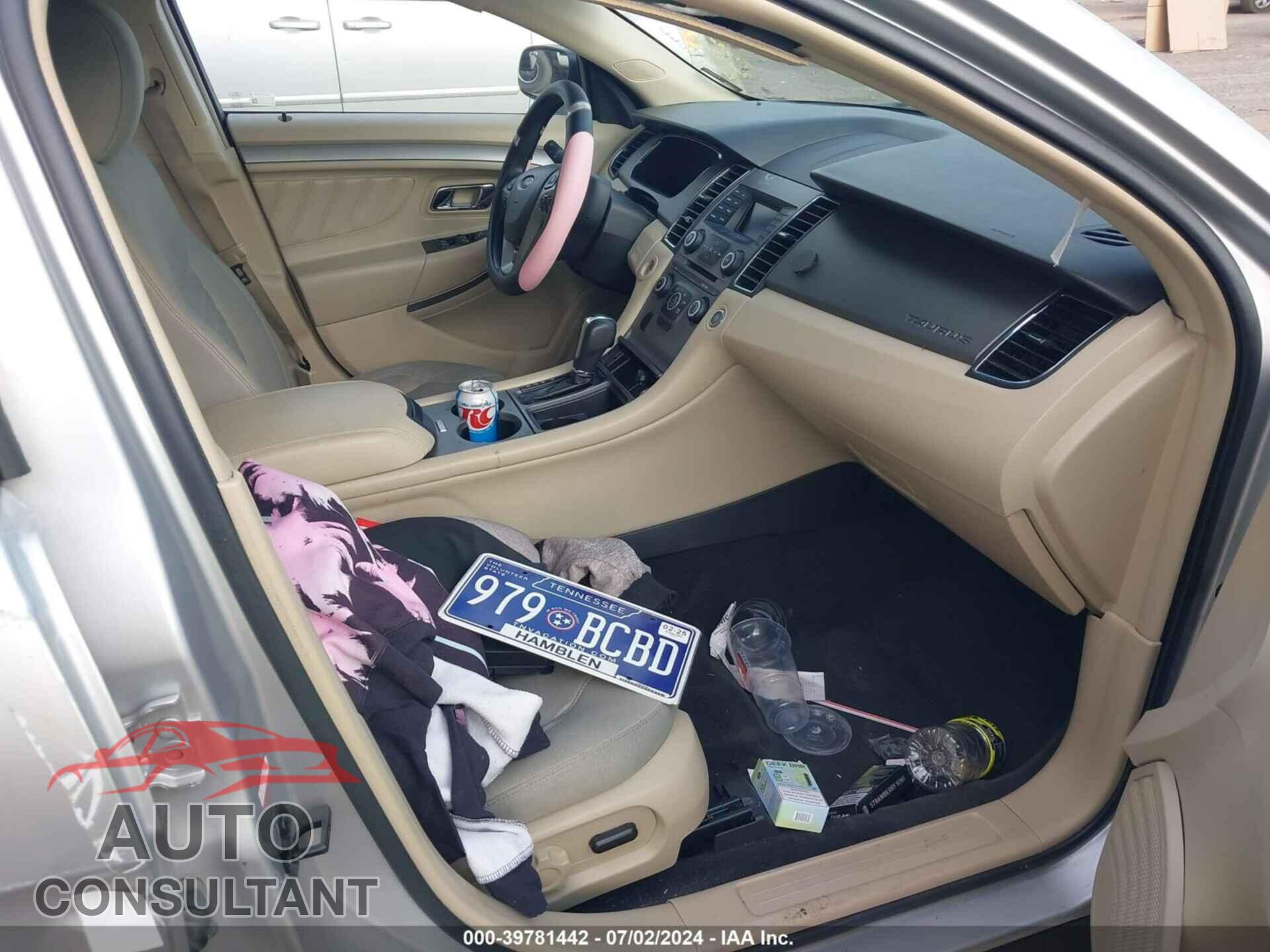 FORD TAURUS 2018 - 1FAHP2D86JG105652