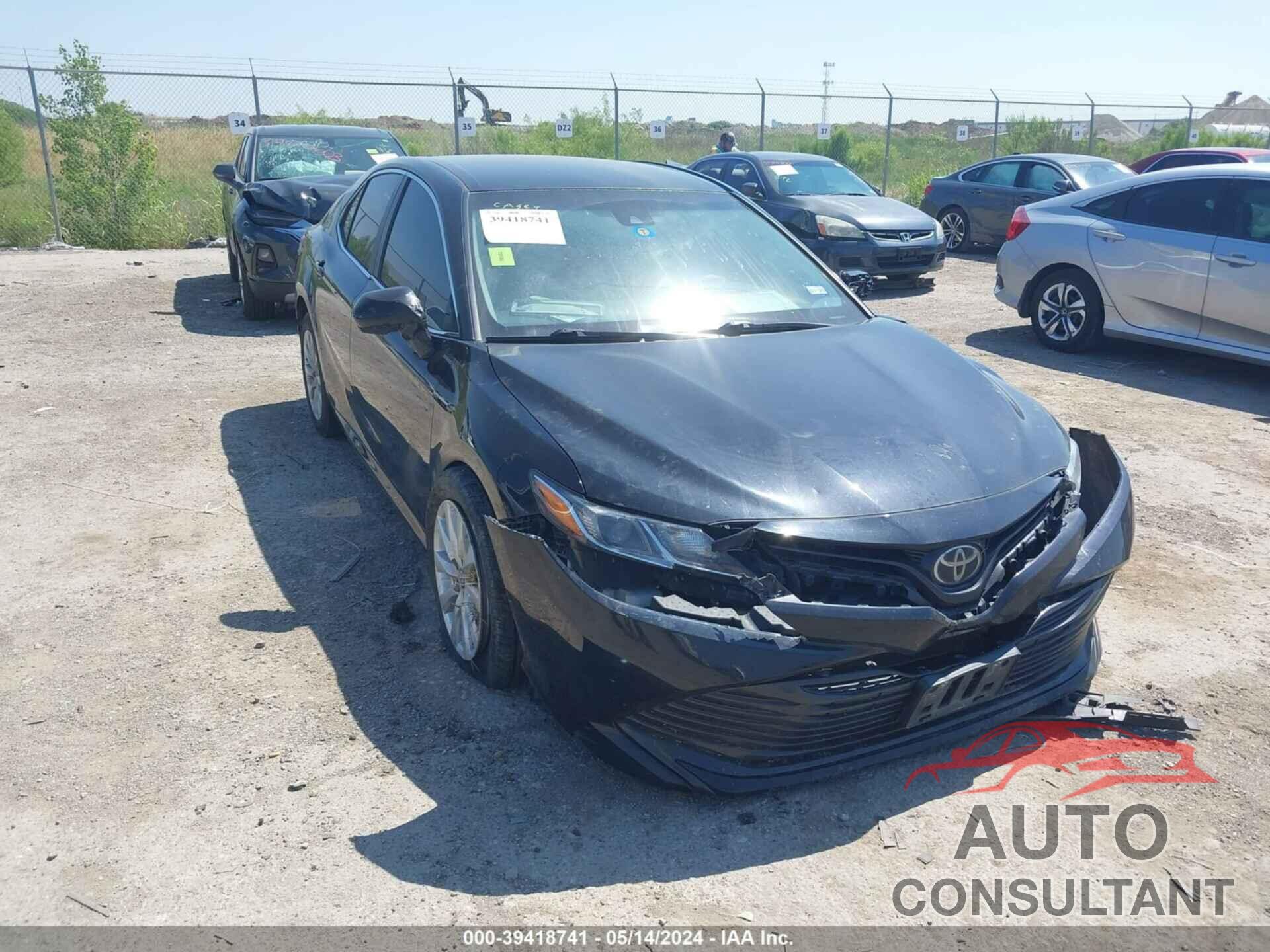 TOYOTA CAMRY 2018 - 4T1B11HK4JU572082