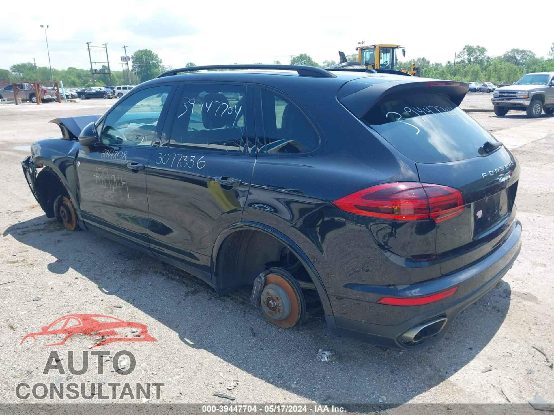PORSCHE CAYENNE 2017 - WP1AA2A29HKA89014