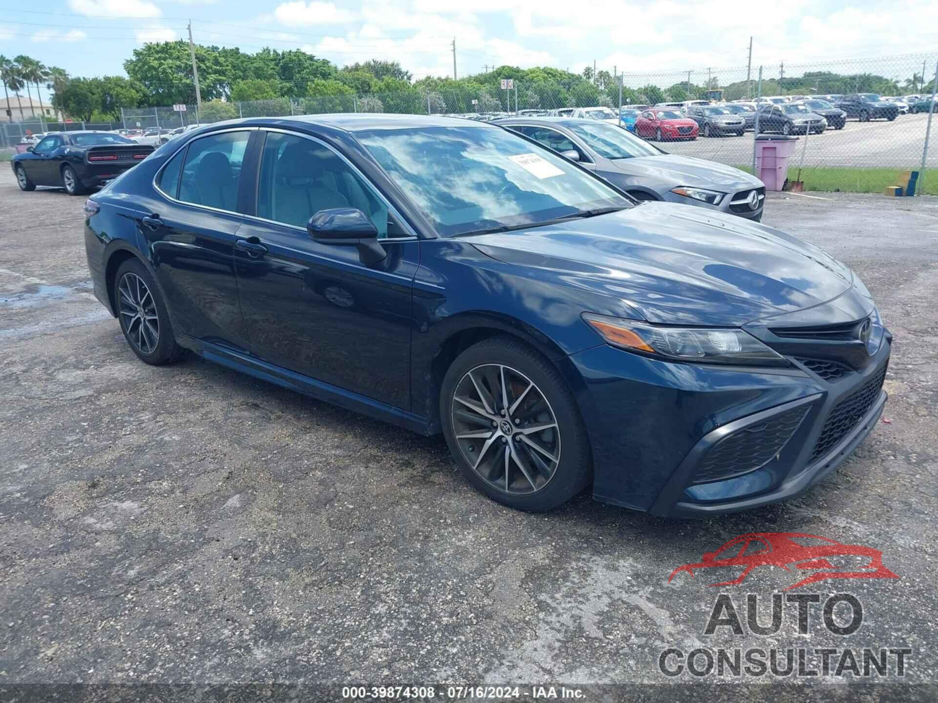TOYOTA CAMRY 2021 - 4T1G11AK8MU416650