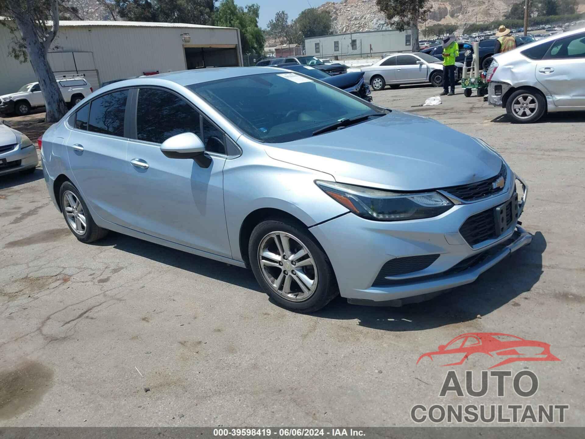 CHEVROLET CRUZE 2018 - 1G1BE5SM2J7111416