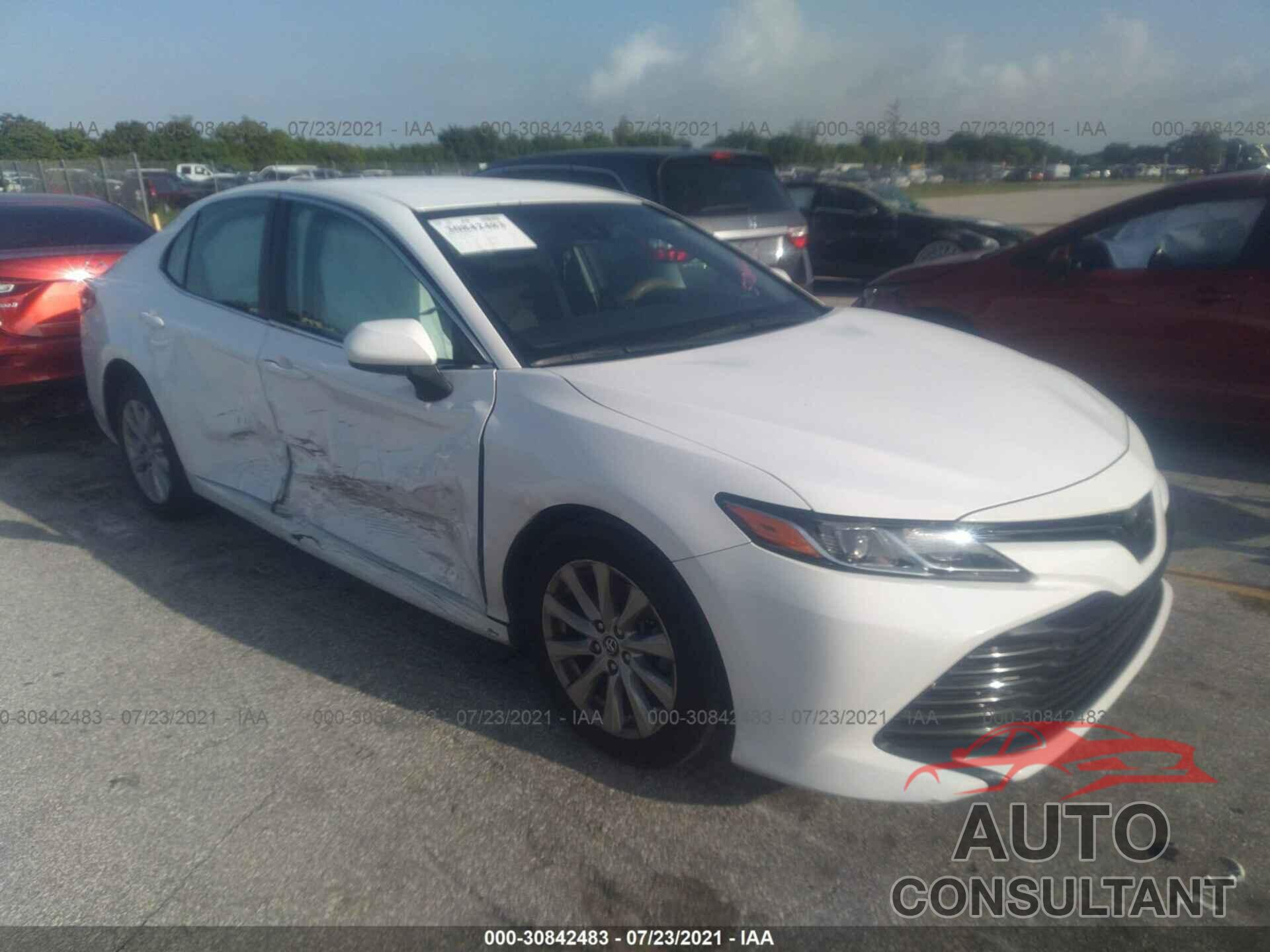 TOYOTA CAMRY 2018 - 4T1B11HK1JU590622