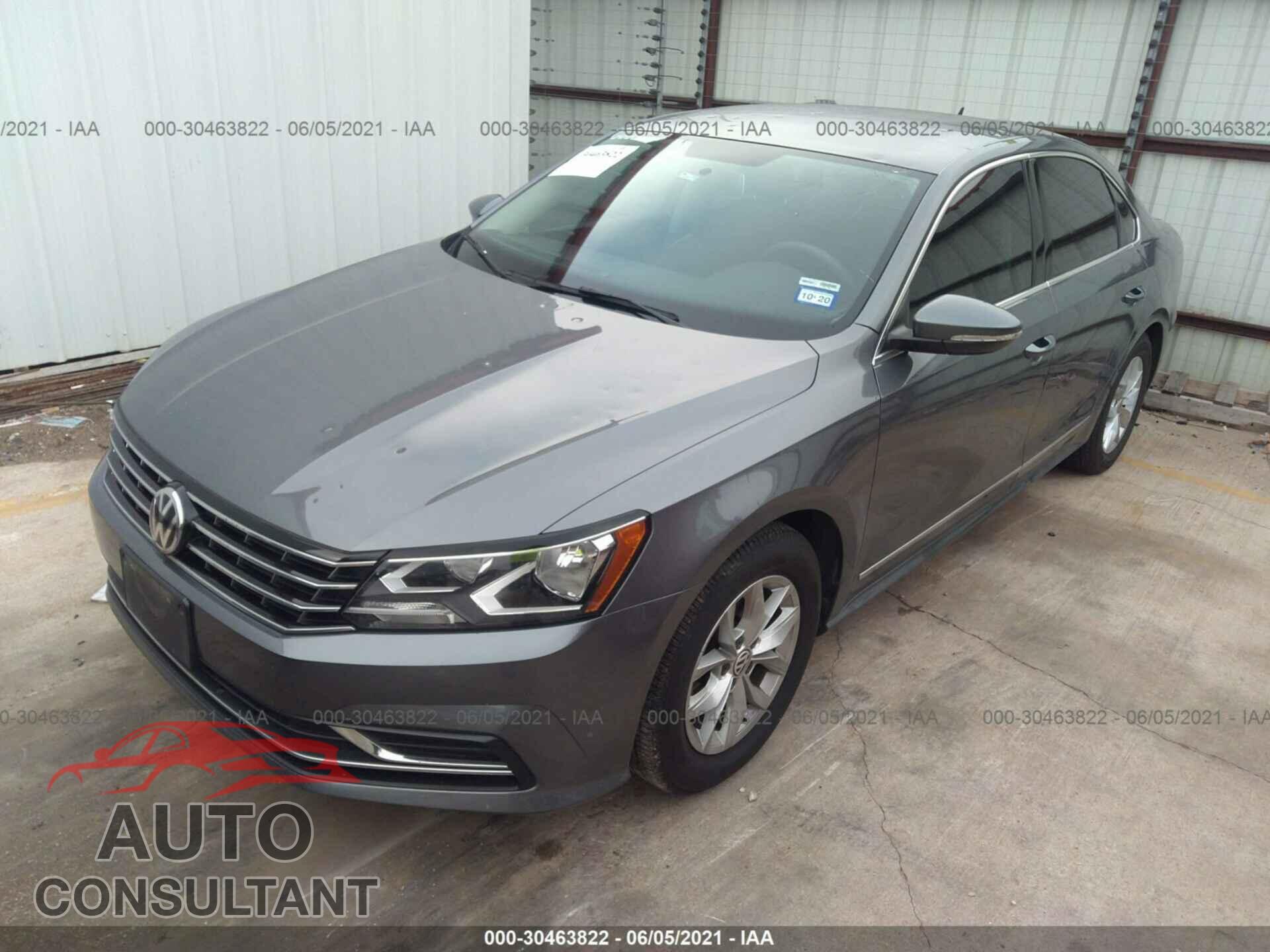 VOLKSWAGEN PASSAT 2017 - 1VWAT7A38HC078076