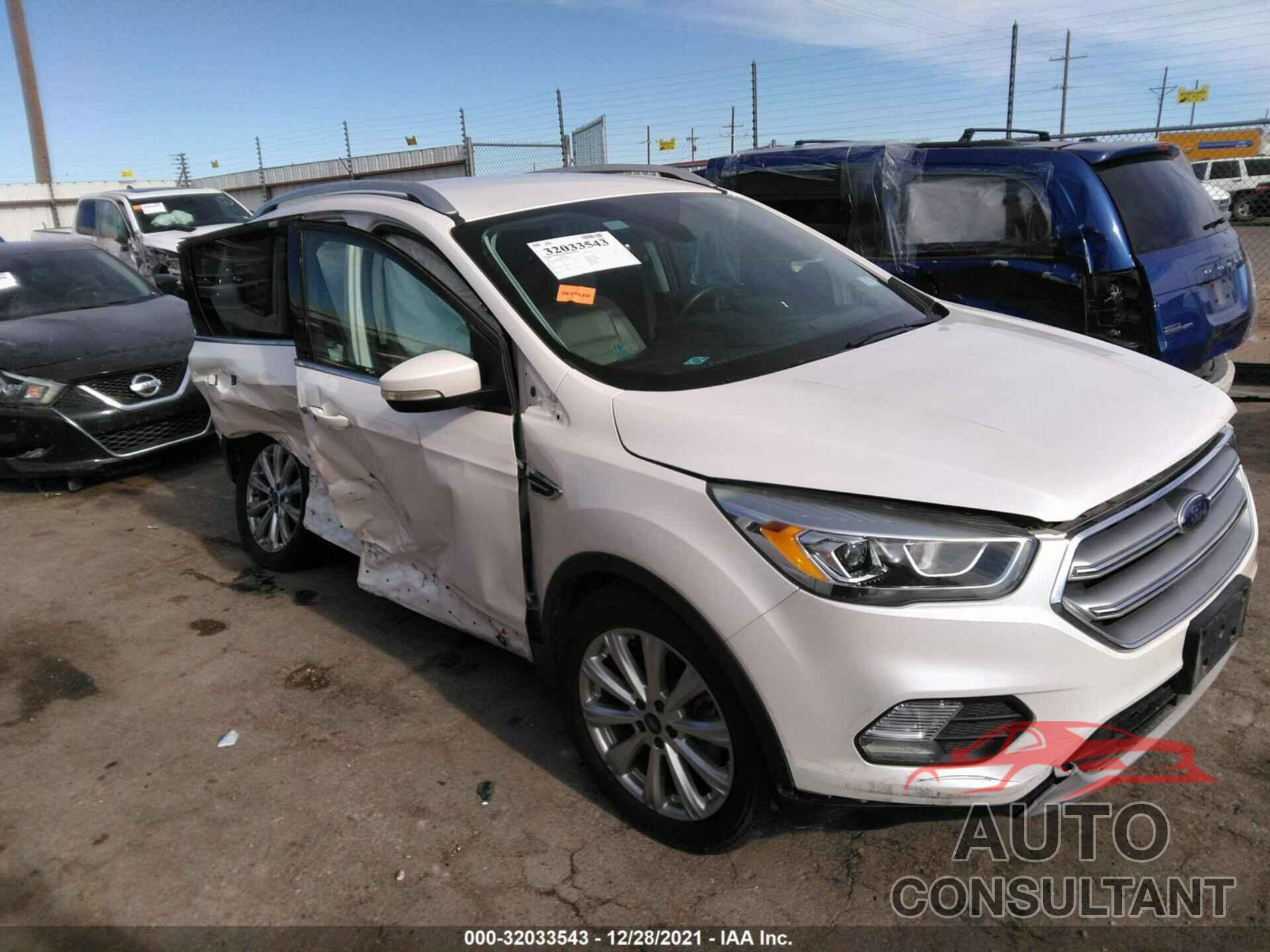 FORD ESCAPE 2017 - 1FMCU0J96HUC10407
