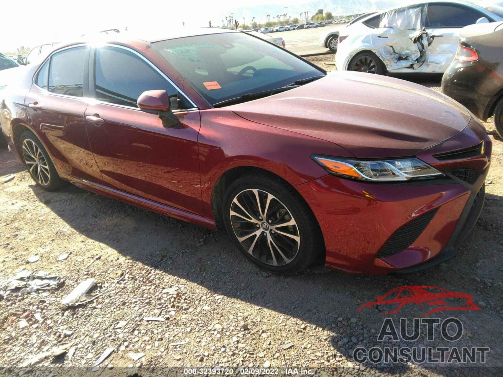 TOYOTA CAMRY 2018 - 4T1B11HK2JU518375